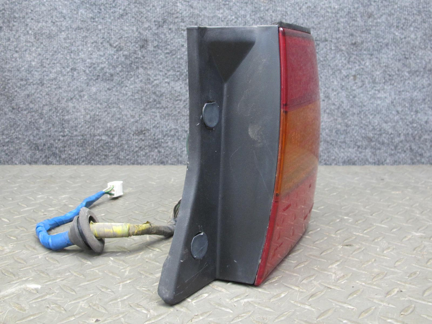 95-97 Lexus UCF20L LS400 Set of 2 Rear Left & Right Outer Tail Light Lamp OEM