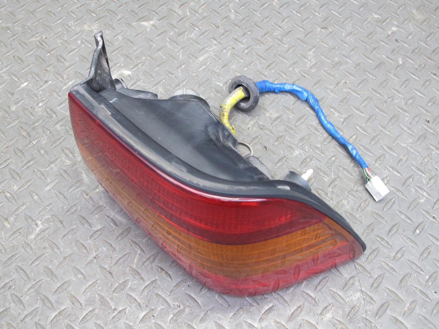95-97 Lexus UCF20L LS400 Set of 2 Rear Left & Right Outer Tail Light Lamp OEM