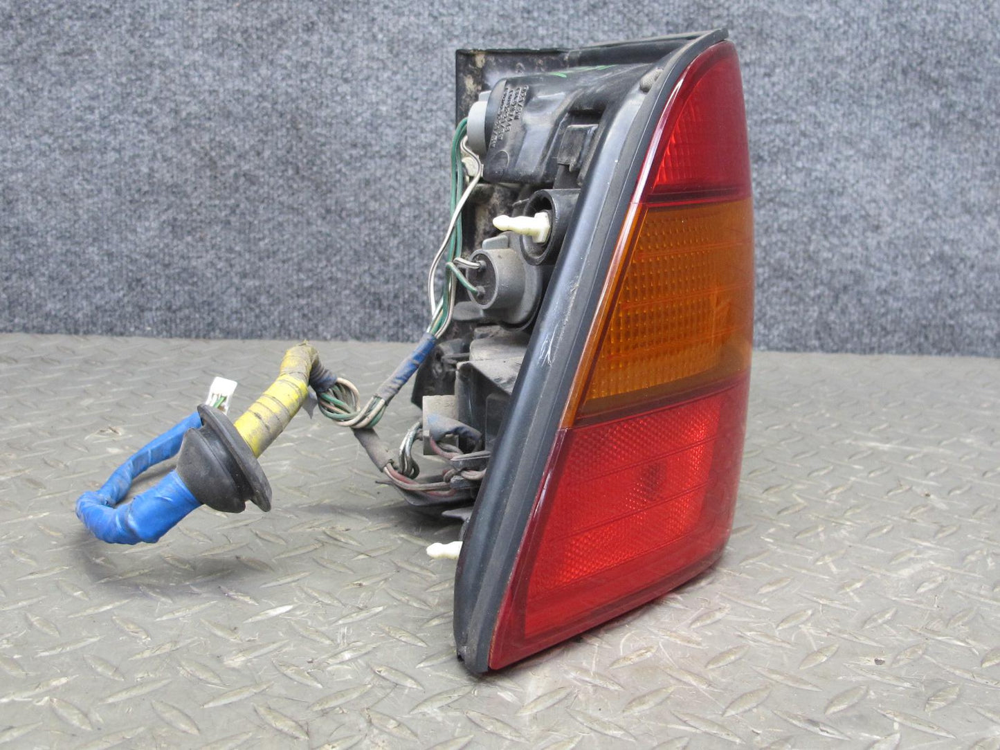 95-97 Lexus UCF20L LS400 Set of 2 Rear Left & Right Outer Tail Light Lamp OEM