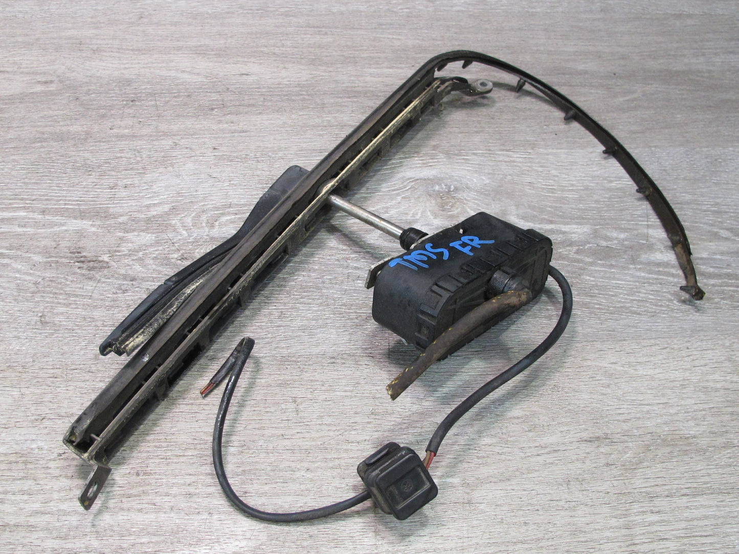 95-99 Mercedes W140 S Sedan Front Left Headlight Wiper Arm w Motor & Trim OEM