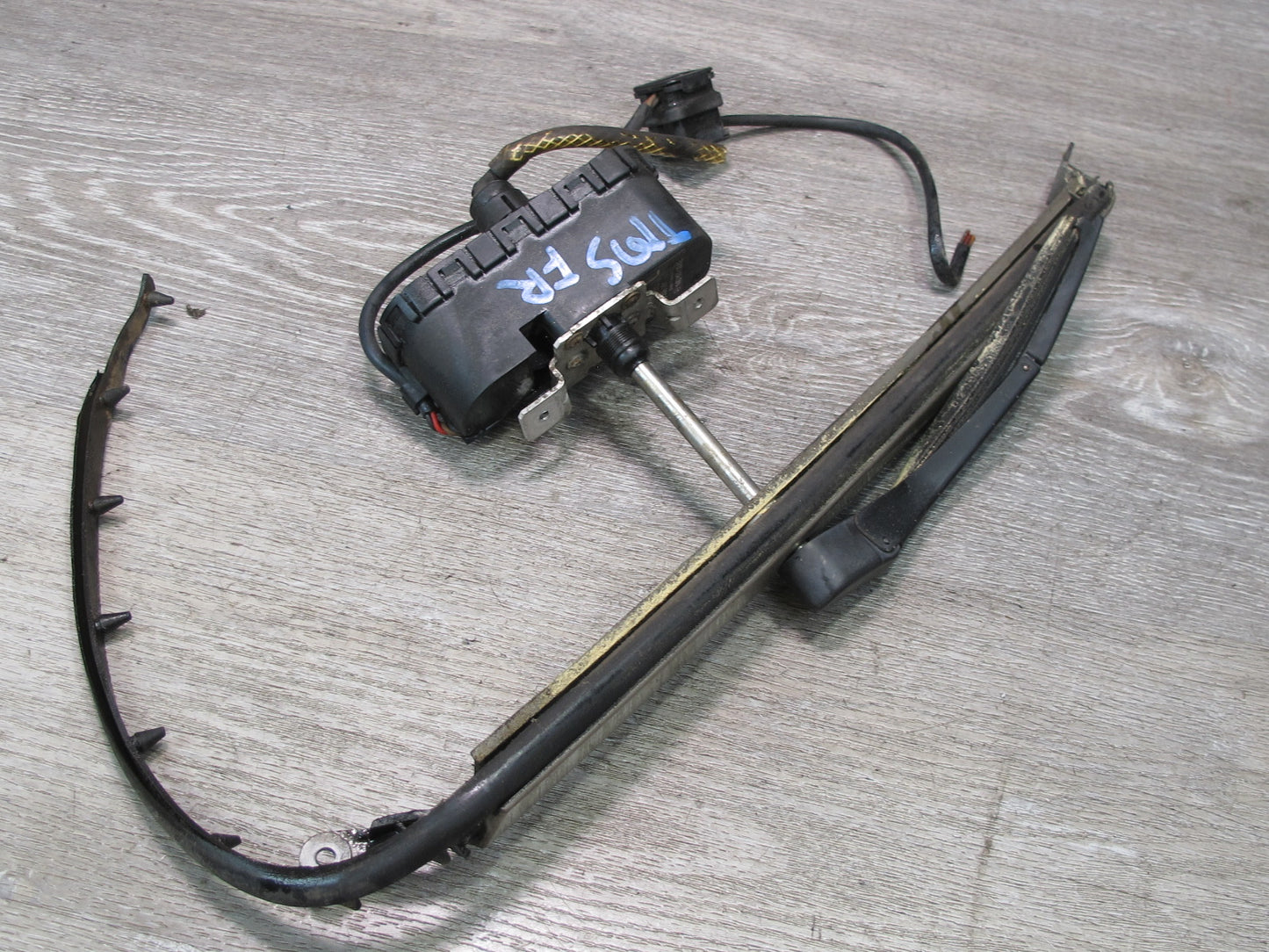 95-99 Mercedes W140 S Sedan Front Left Headlight Wiper Arm w Motor & Trim OEM