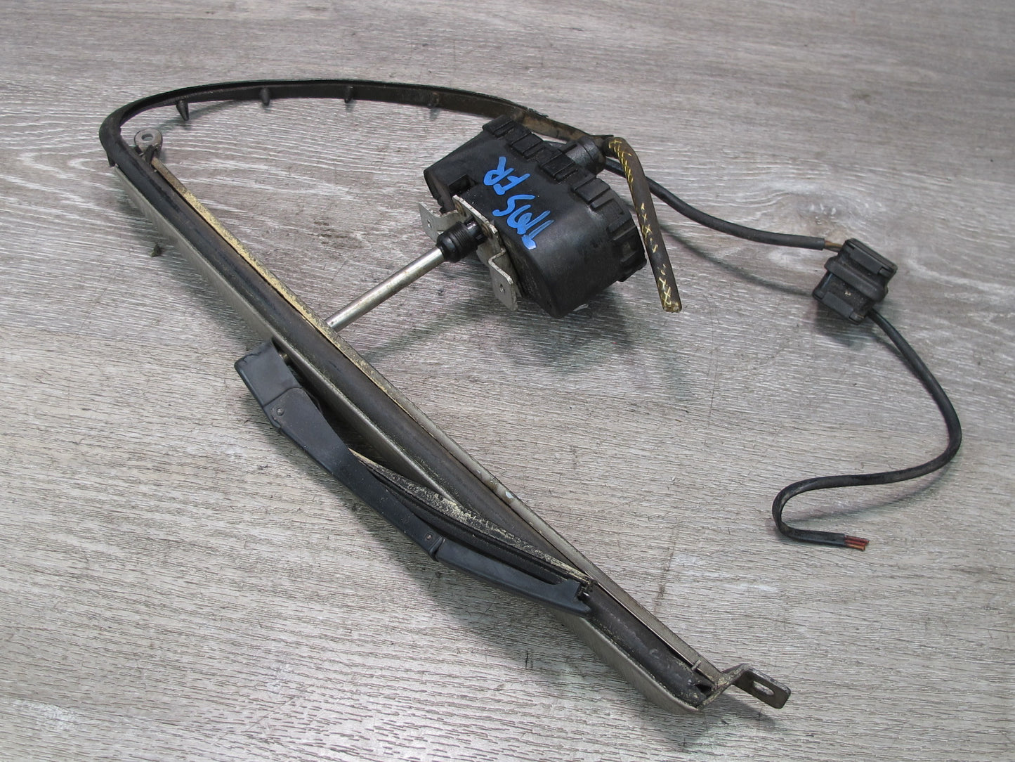 95-99 Mercedes W140 S Sedan Front Left Headlight Wiper Arm w Motor & Trim OEM