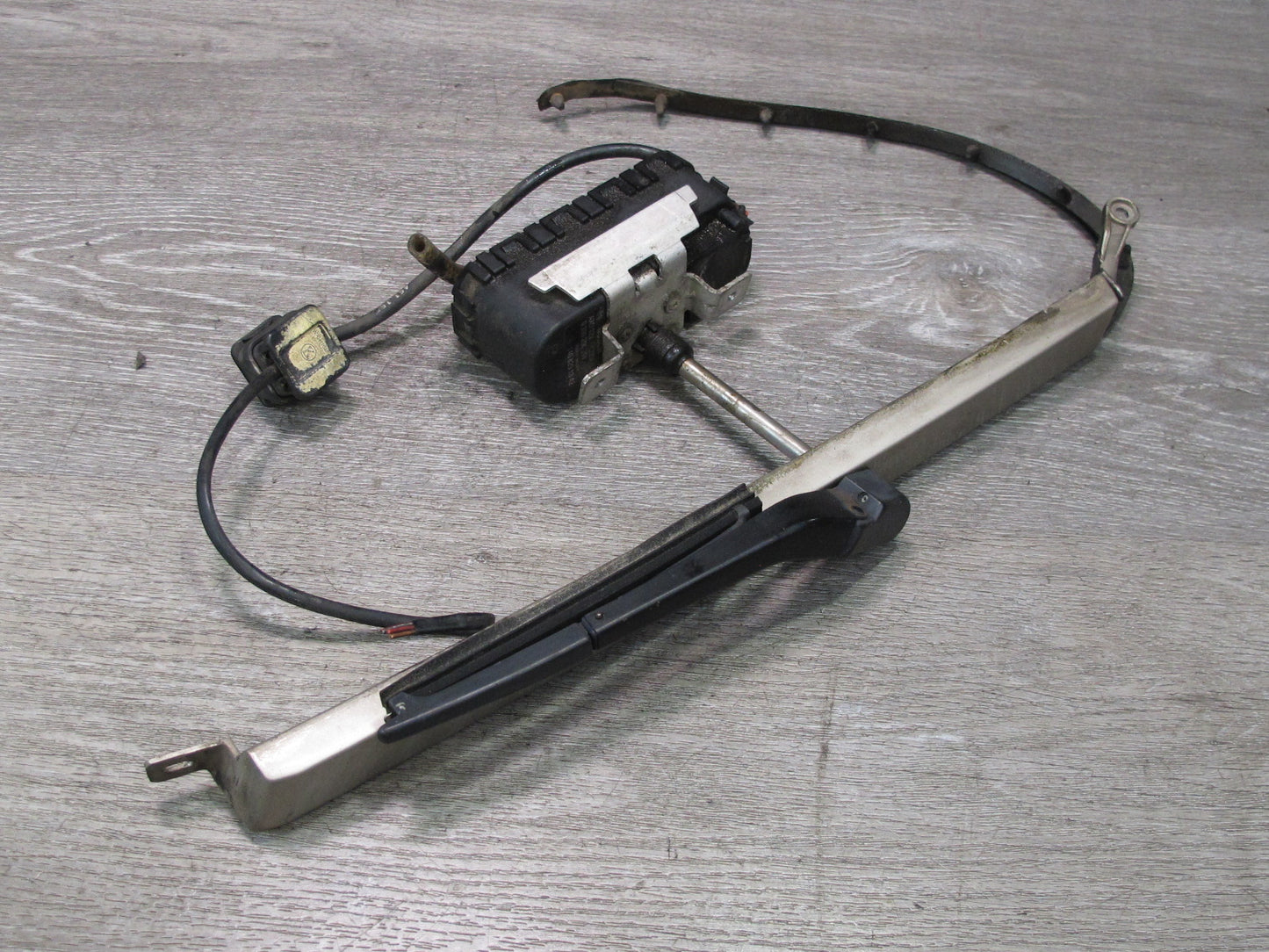 95-99 Mercedes W140 S Sedan Front Left Headlight Wiper Arm w Motor & Trim OEM