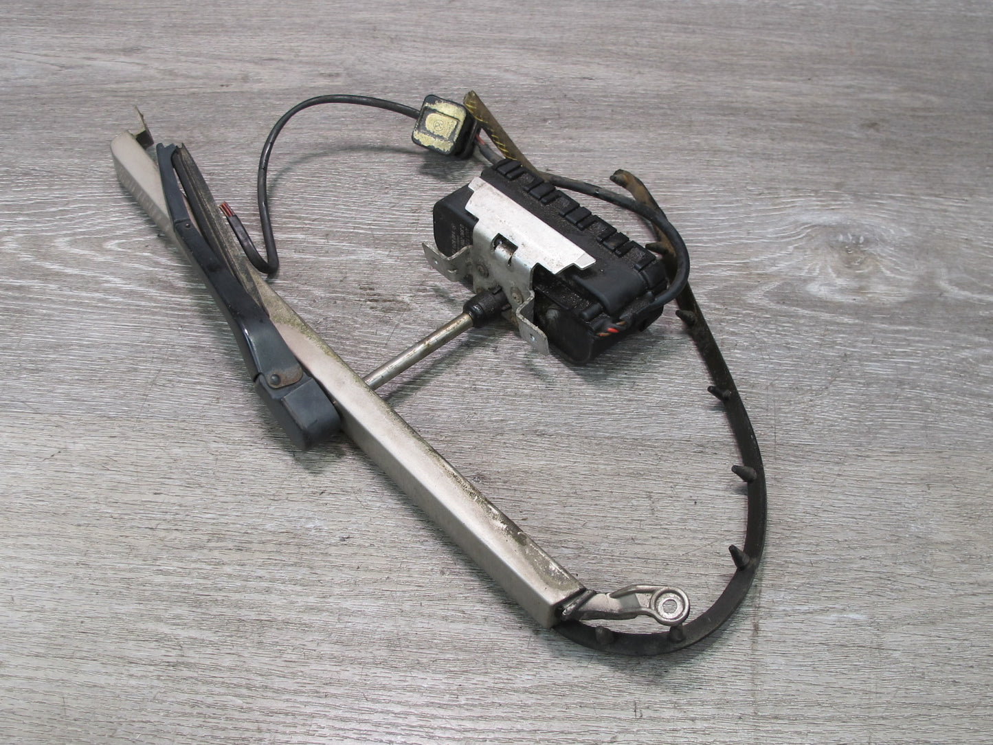 95-99 Mercedes W140 S Sedan Front Left Headlight Wiper Arm w Motor & Trim OEM