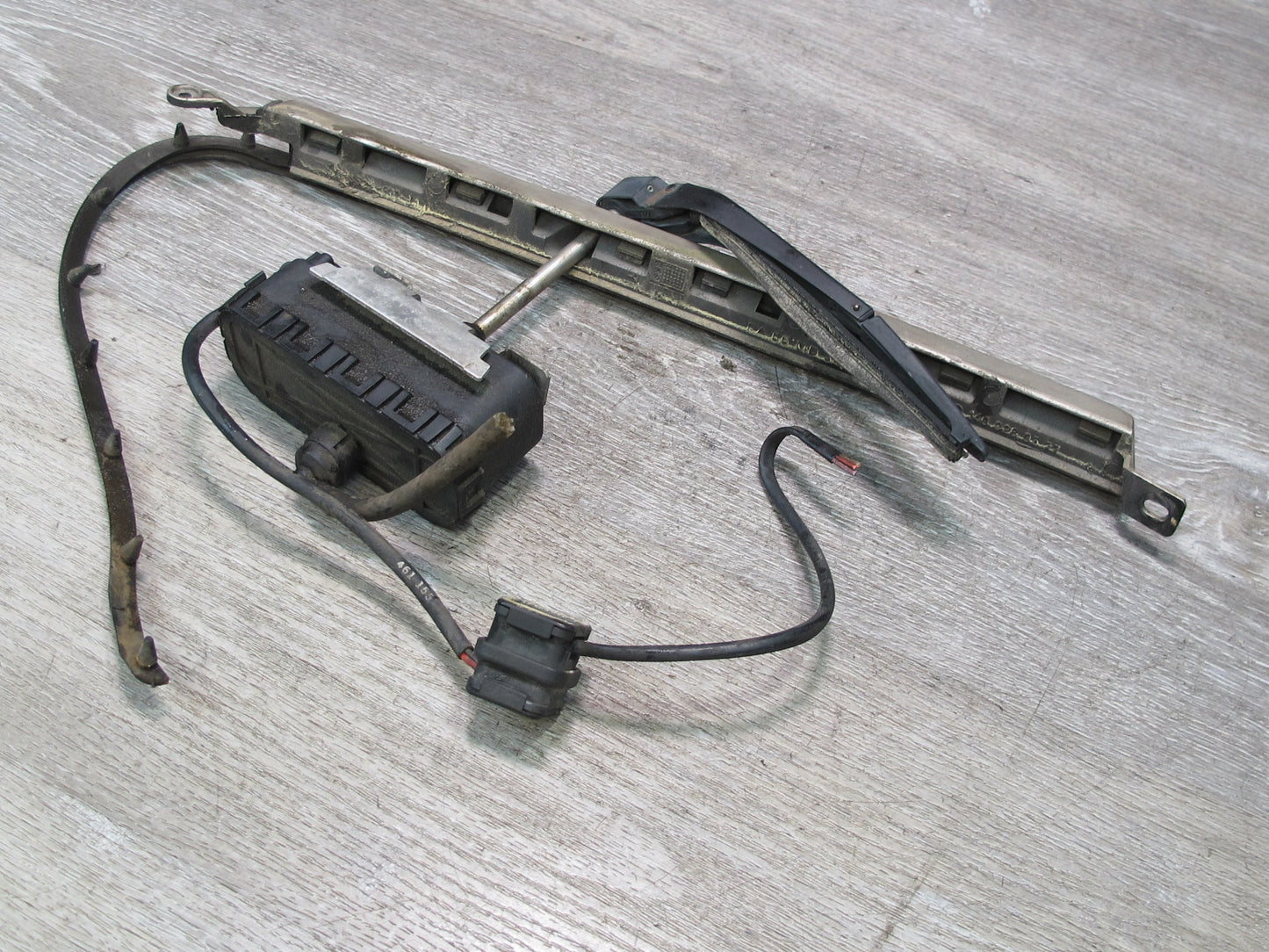 95-99 Mercedes W140 S Sedan Front Left Headlight Wiper Arm w Motor & Trim OEM