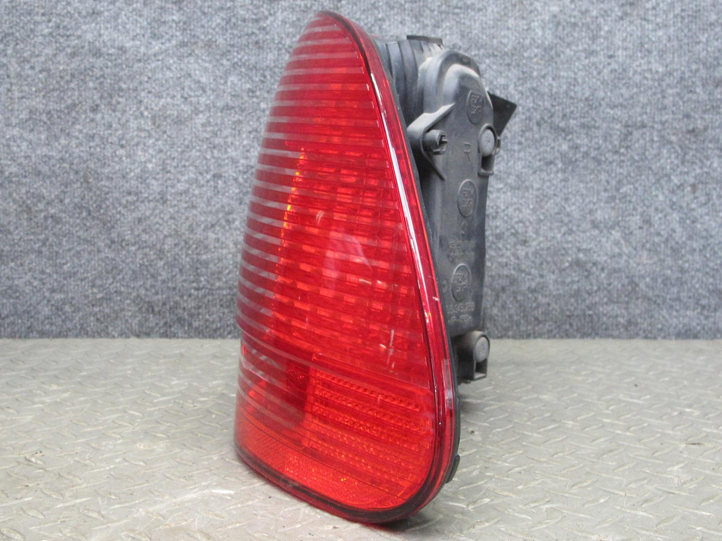 2003-2006 Porsche Cayenne 955 Rear Right Tail Light Lamp