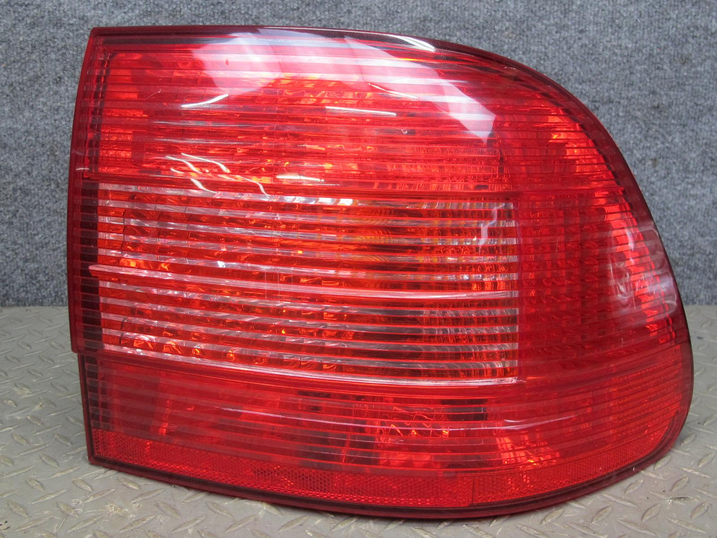2003-2006 Porsche Cayenne 955 Rear Right Tail Light Lamp