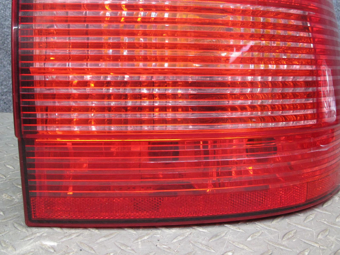 2003-2006 Porsche Cayenne 955 Rear Right Tail Light Lamp