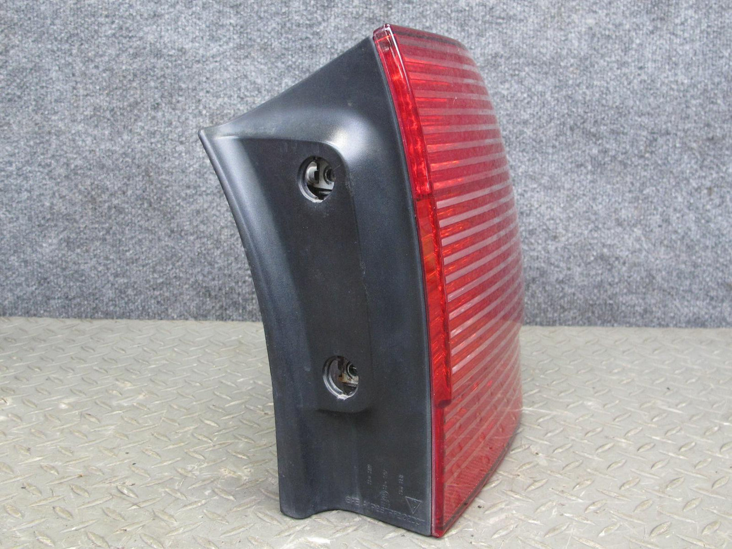2003-2006 Porsche Cayenne 955 Rear Right Tail Light Lamp