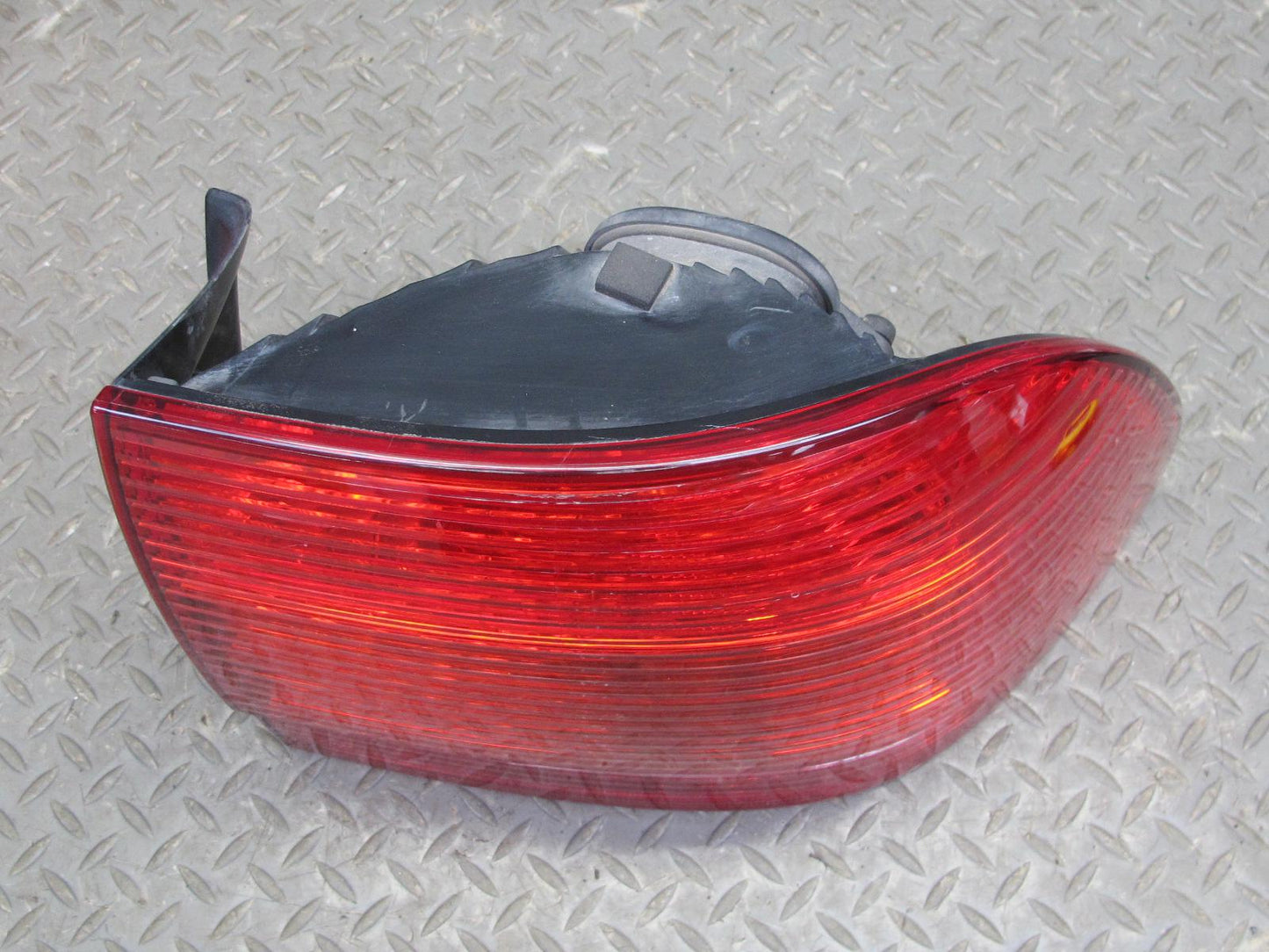 2003-2006 Porsche Cayenne 955 Rear Right Tail Light Lamp