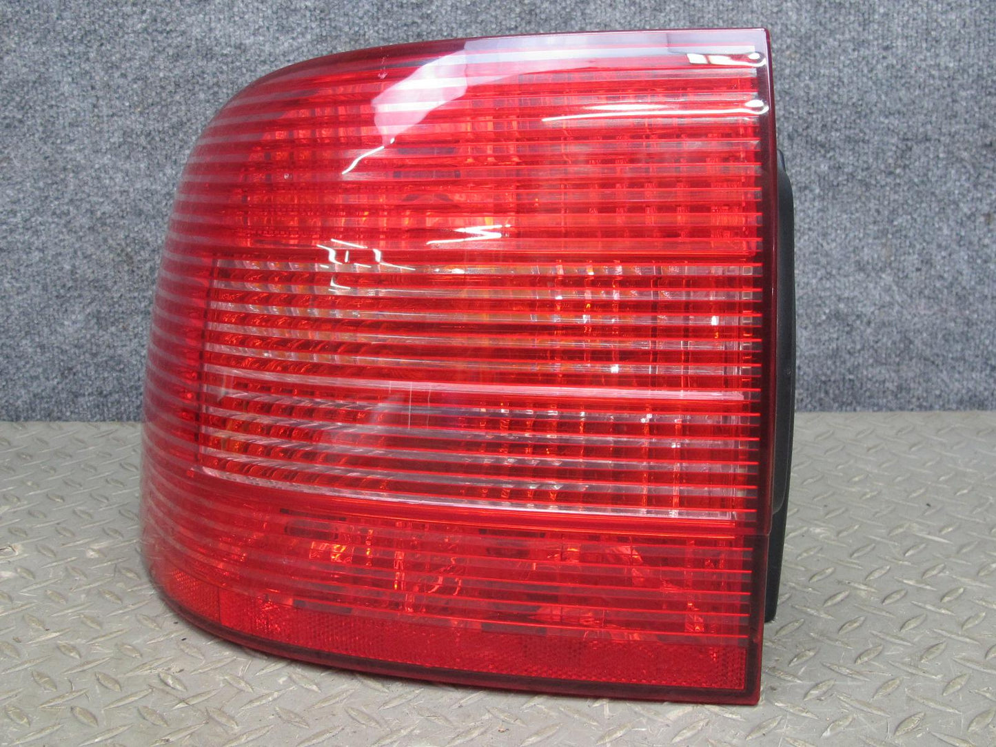 2003-2006 Porsche Cayenne 955 Rear Left Tail Light Lamp 7L5945095A