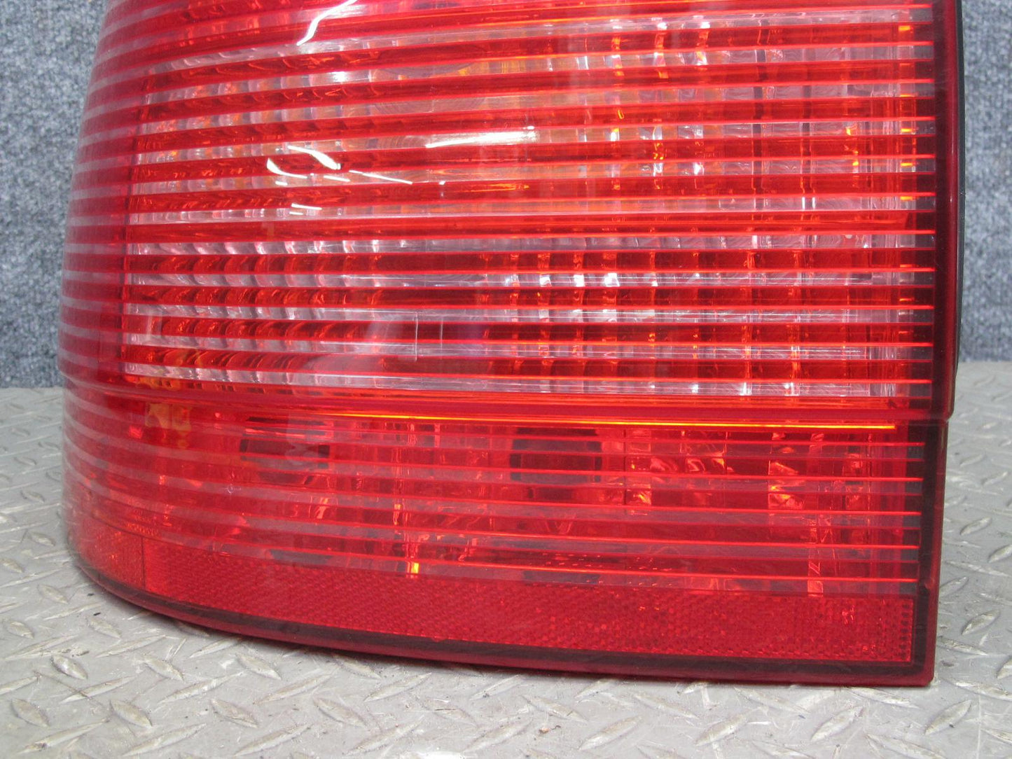 2003-2006 Porsche Cayenne 955 Rear Left Tail Light Lamp 7L5945095A