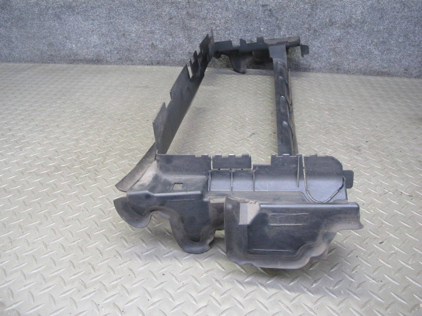 2012-2015 Range Rover Evoque L538 Front Radiator Air Intake Deflector Guide