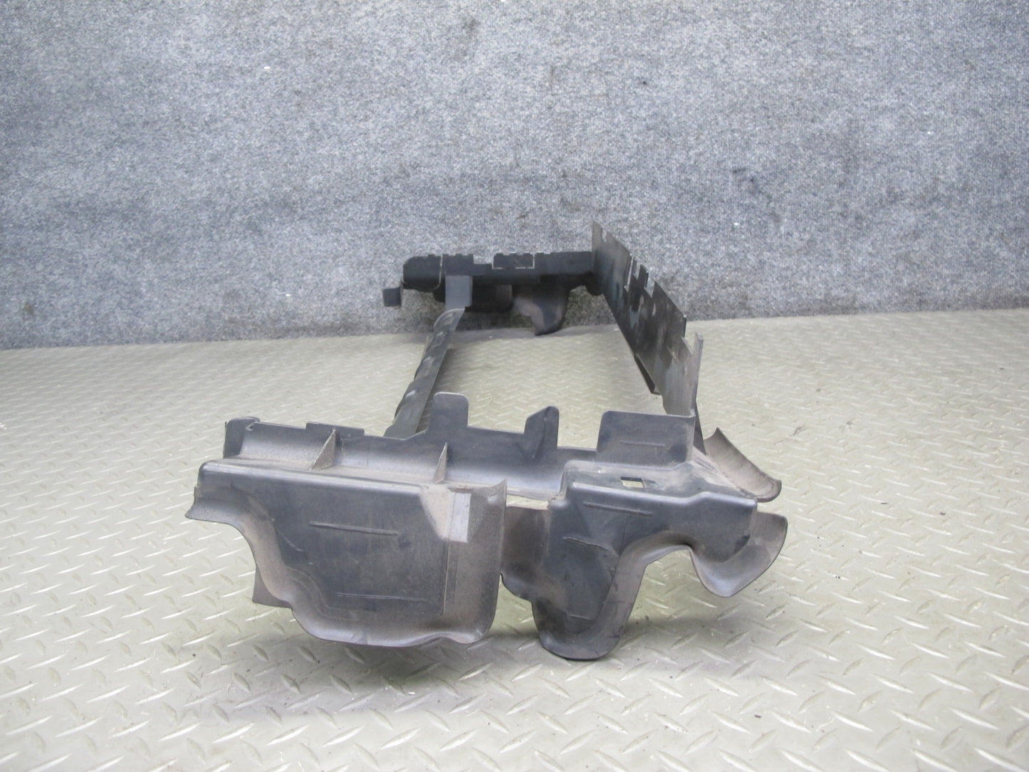 2012-2015 Range Rover Evoque L538 Front Radiator Air Intake Deflector Guide