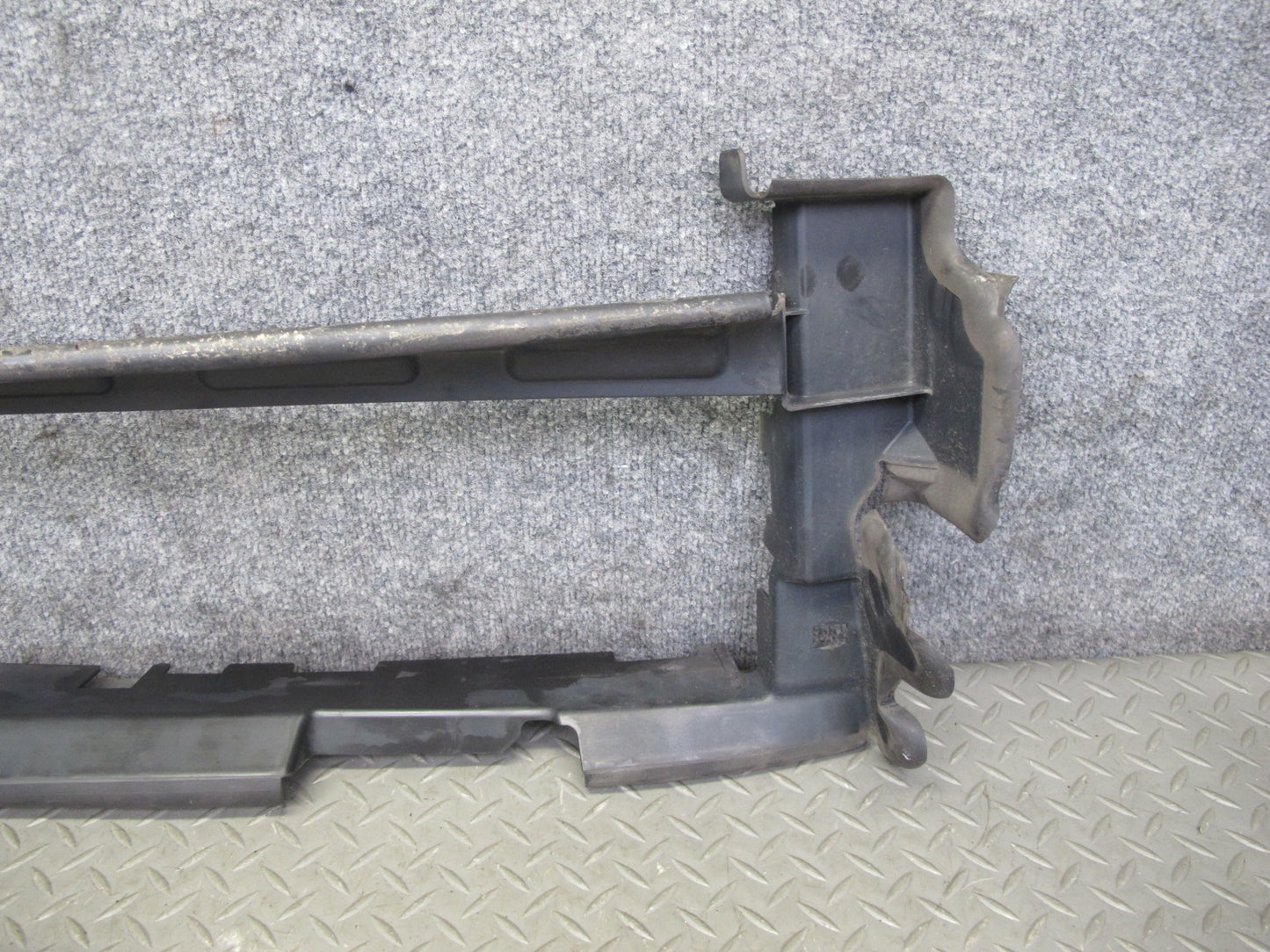 2012-2015 Range Rover Evoque L538 Front Radiator Air Intake Deflector Guide