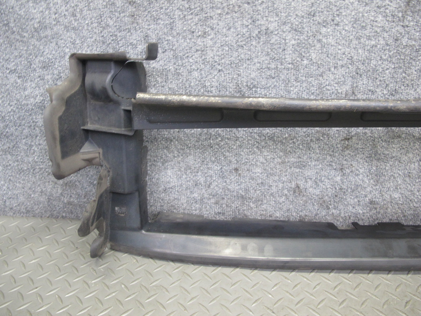 2012-2015 Range Rover Evoque L538 Front Radiator Air Intake Deflector Guide