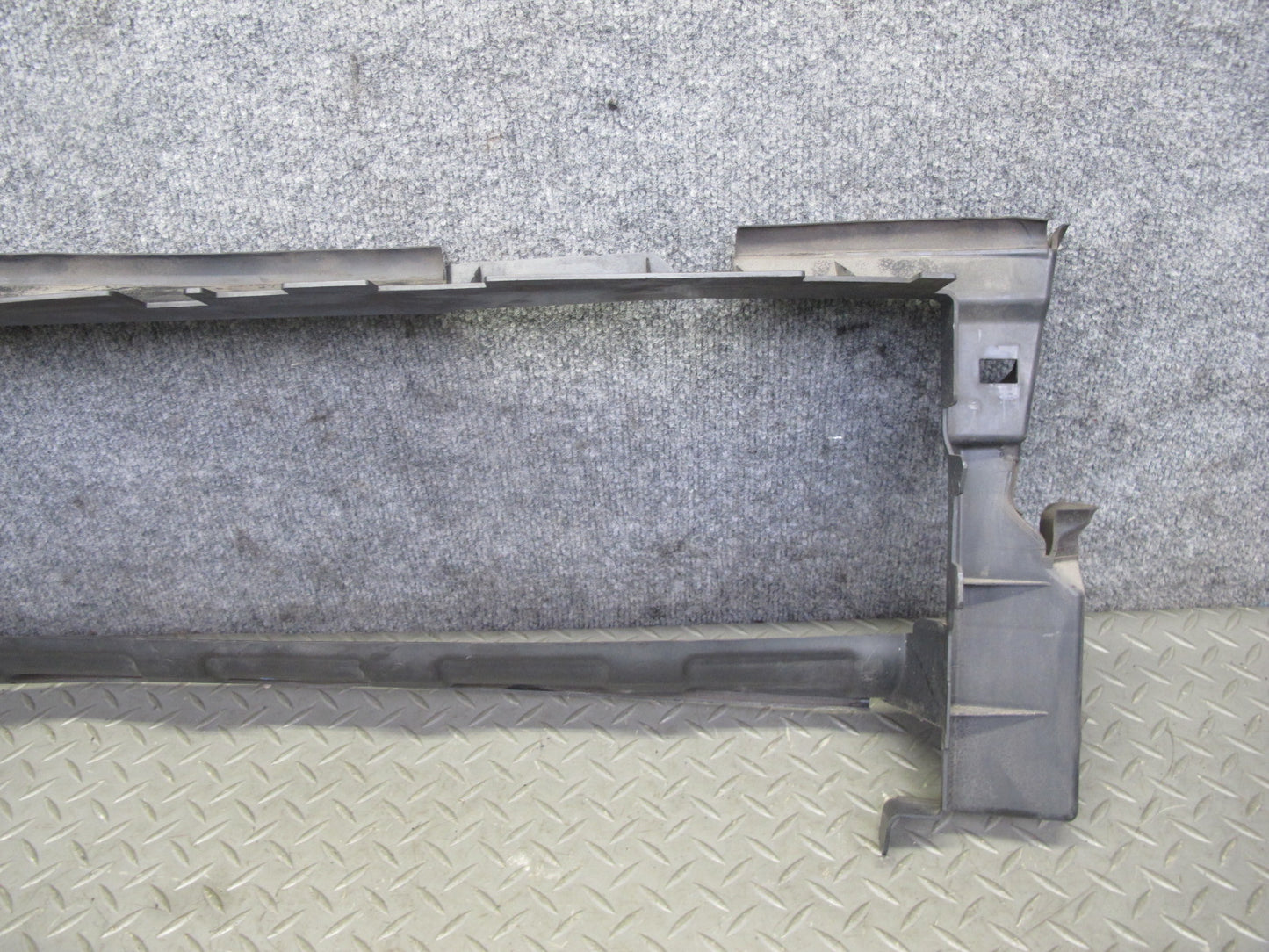2012-2015 Range Rover Evoque L538 Front Radiator Air Intake Deflector Guide