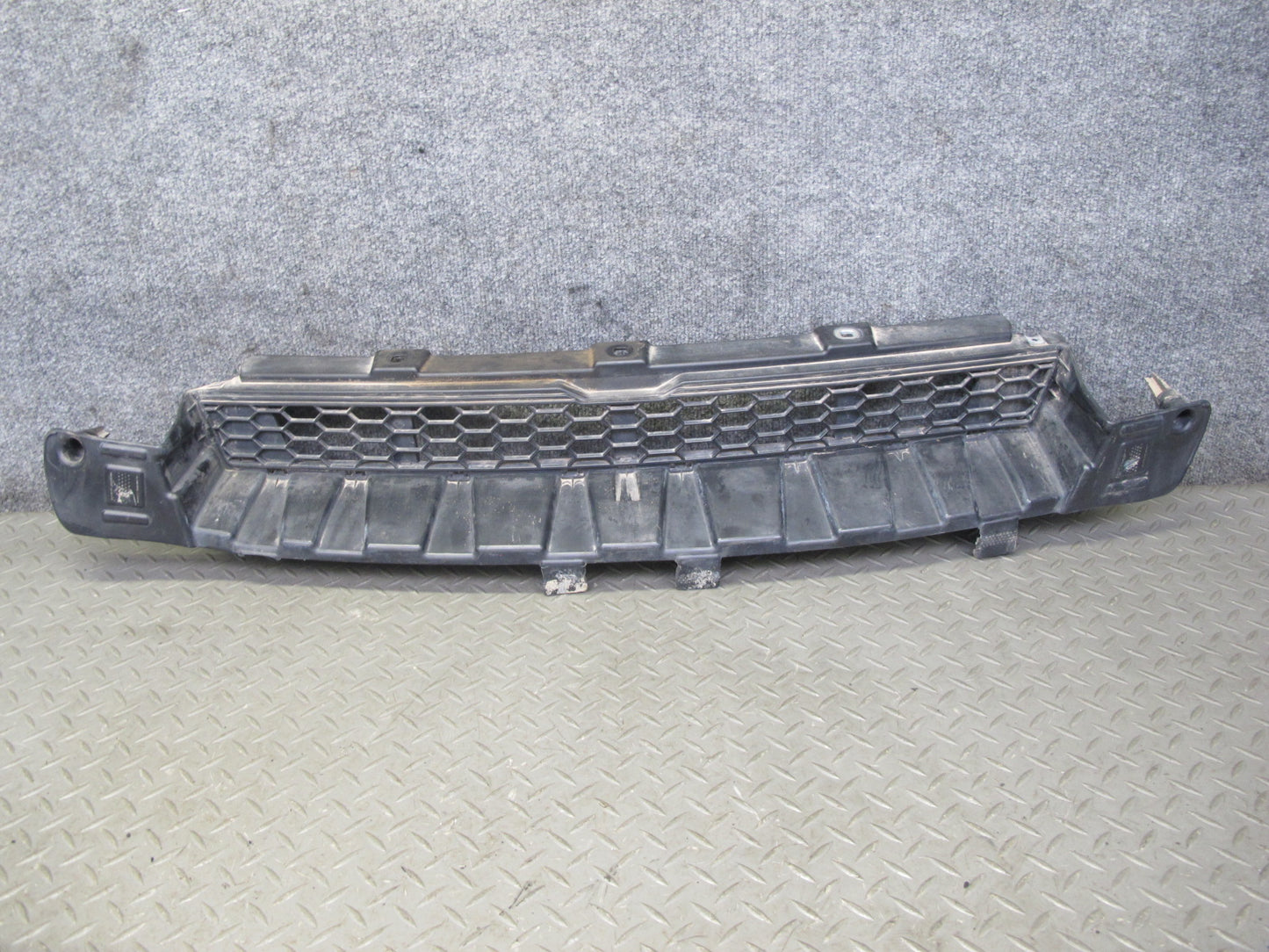 2010-2014 BMW E71 X6M Front Bumper Grille Bracket Insert Panel 7205906