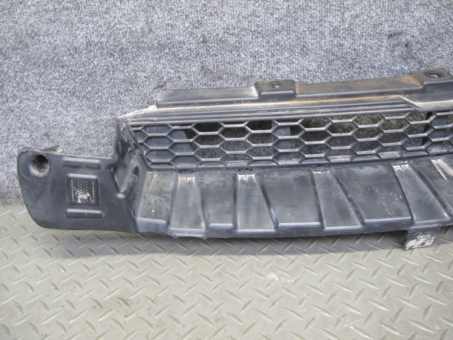 2010-2014 BMW E71 X6M Front Bumper Grille Bracket Insert Panel 7205906