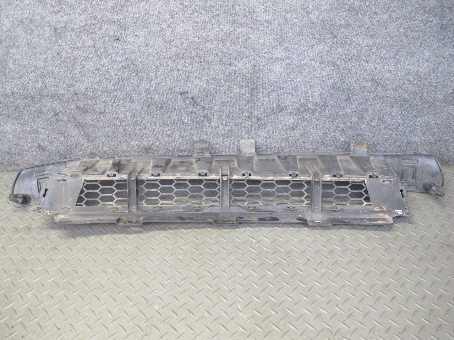 2010-2014 BMW E71 X6M Front Bumper Grille Bracket Insert Panel 7205906