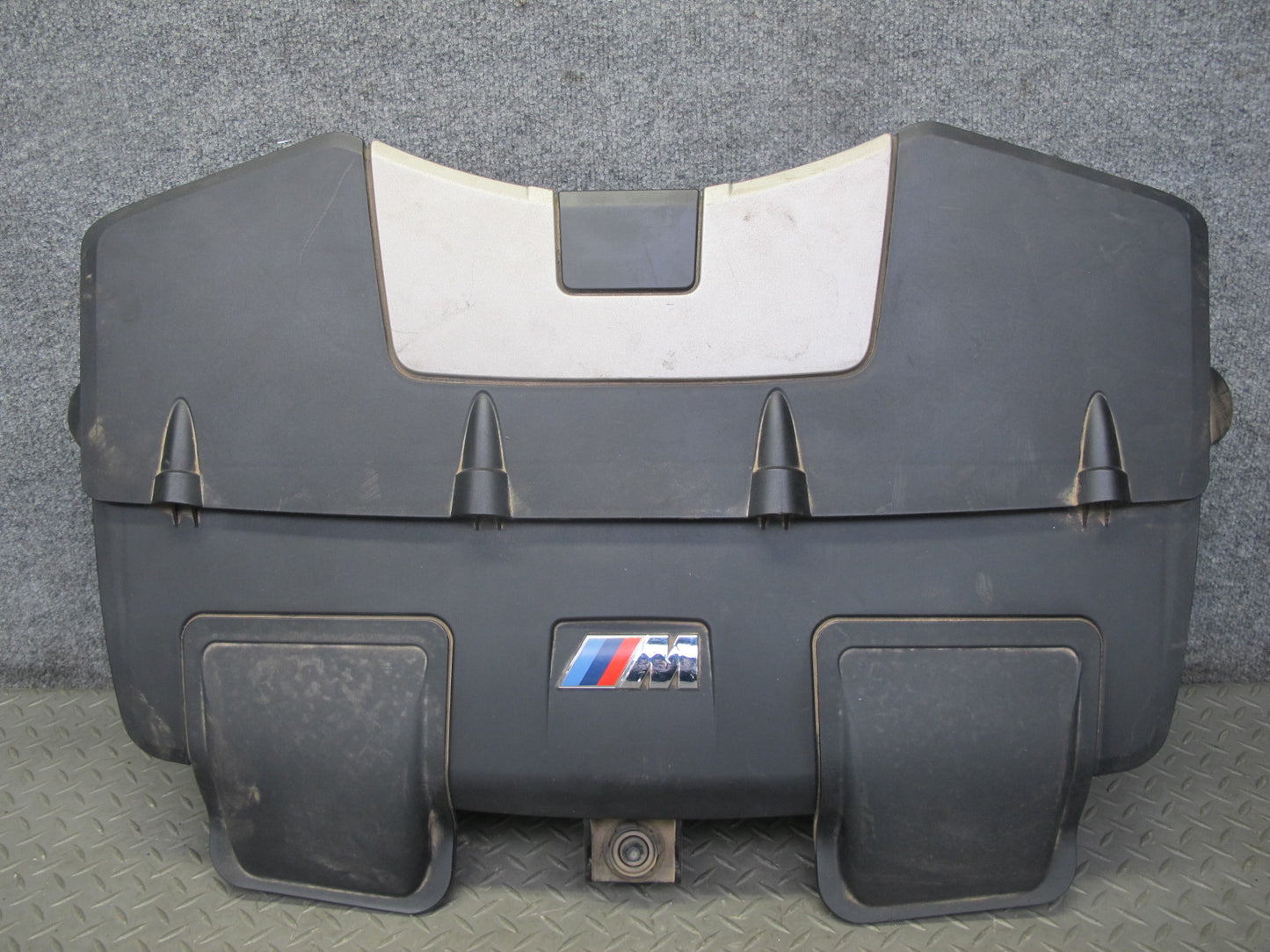 2010-2014 BMW E71 X6M Engine Trim Panel Air Cleaner Intake Filter Box 70359668