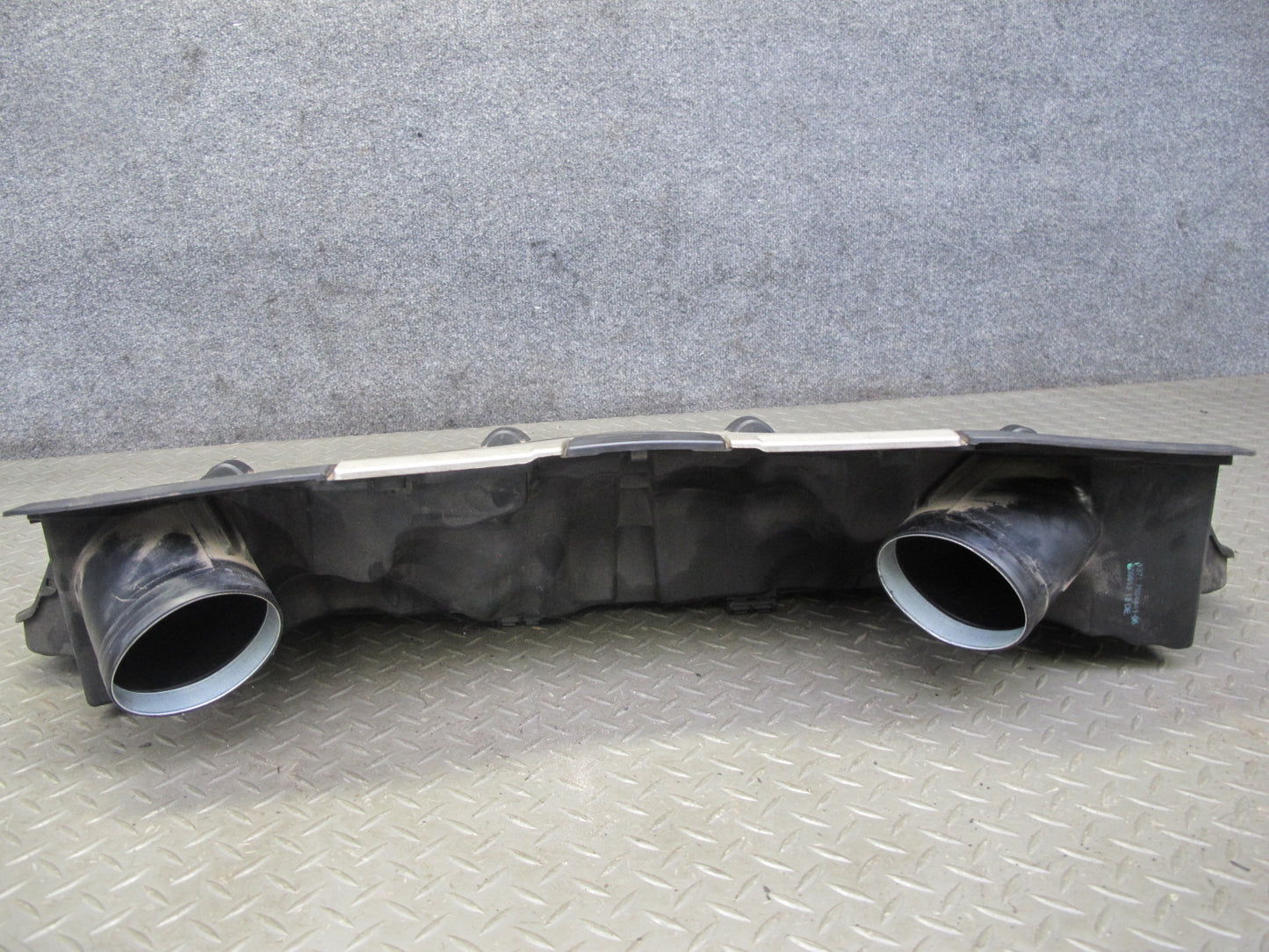2010-2014 BMW E71 X6M Engine Trim Panel Air Cleaner Intake Filter Box 70359668