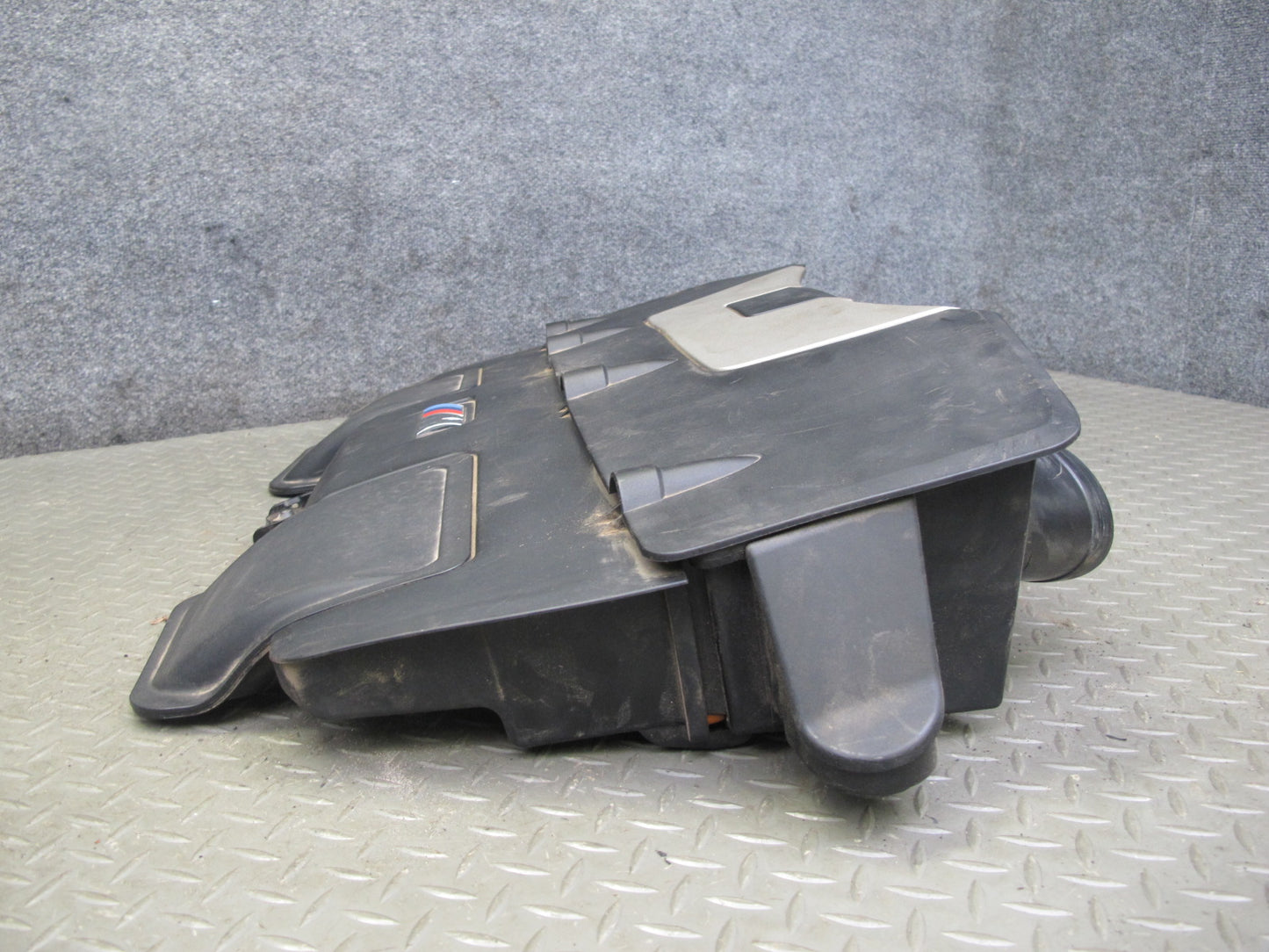 2010-2014 BMW E71 X6M Engine Trim Panel Air Cleaner Intake Filter Box 70359668