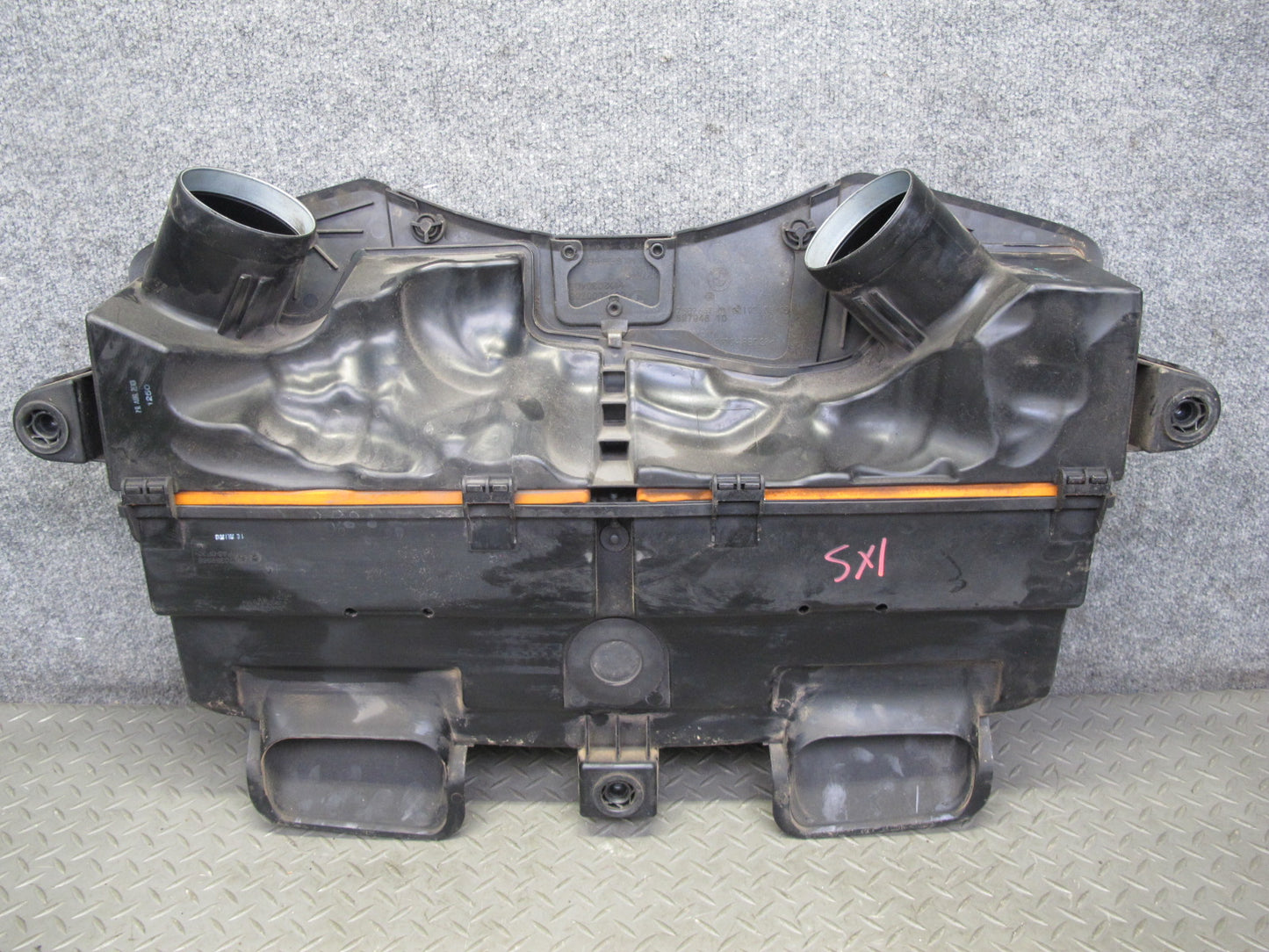 2010-2014 BMW E71 X6M Engine Trim Panel Air Cleaner Intake Filter Box 70359668