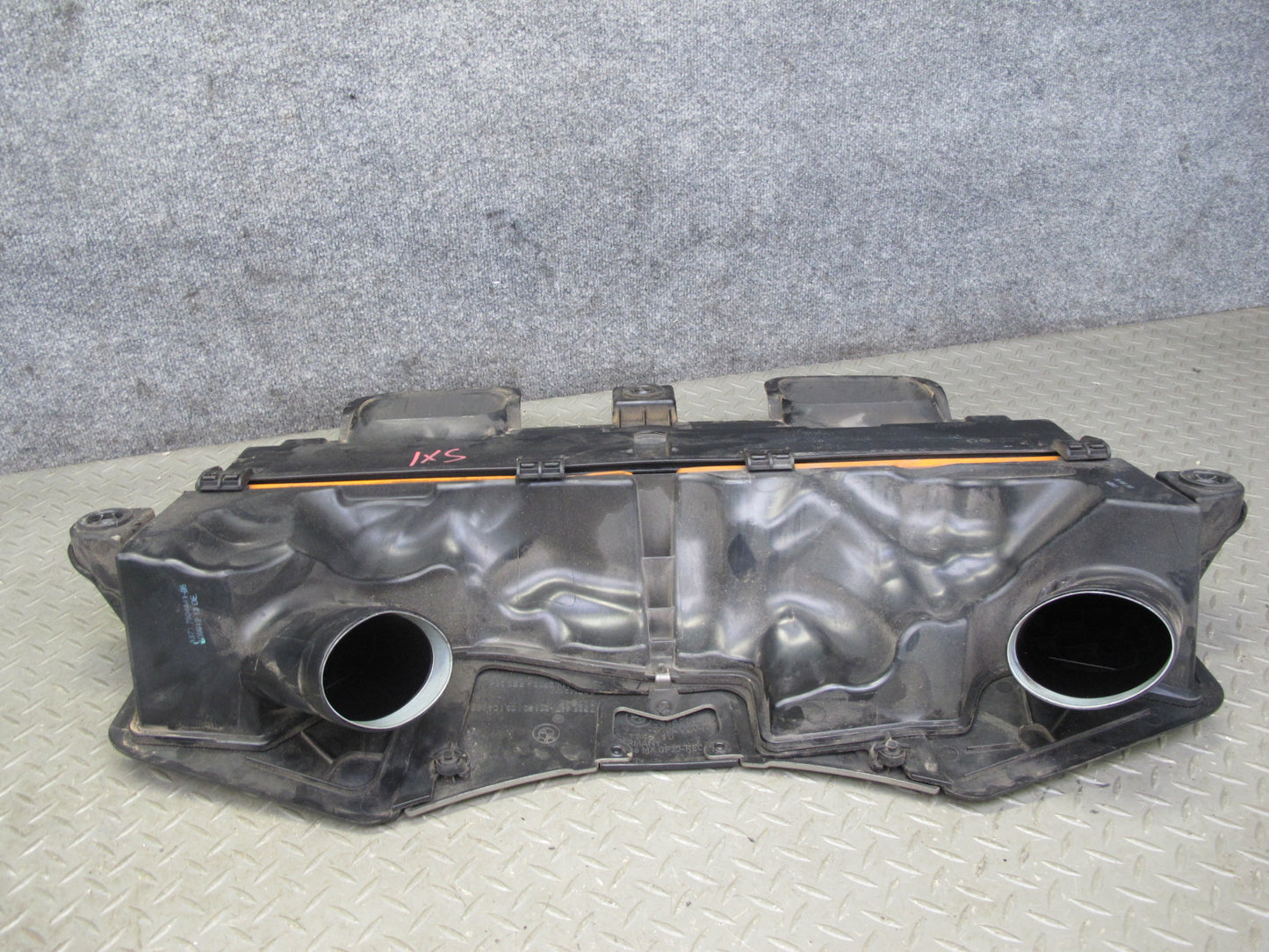 2010-2014 BMW E71 X6M Engine Trim Panel Air Cleaner Intake Filter Box 70359668
