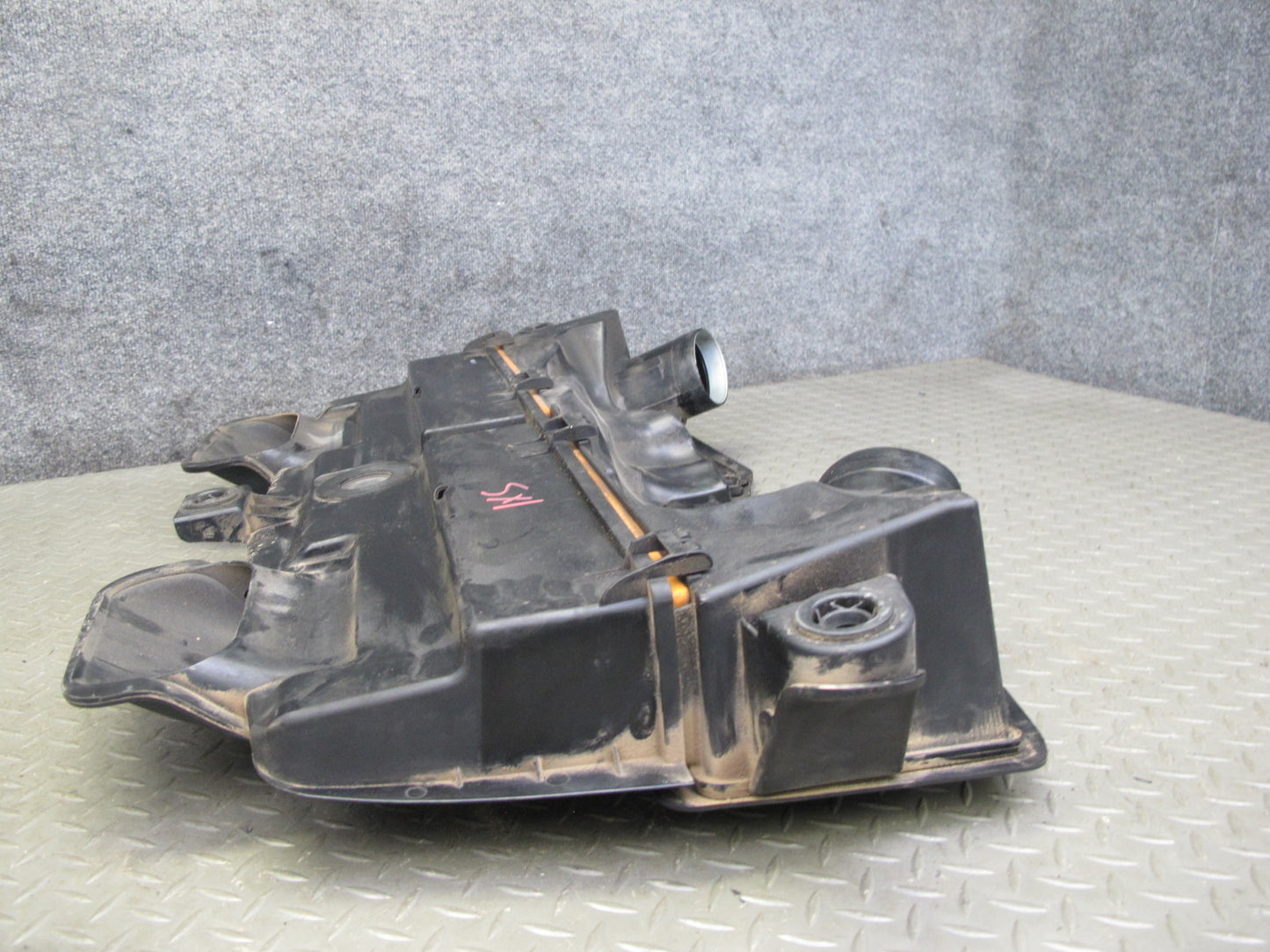 2010-2014 BMW E71 X6M Engine Trim Panel Air Cleaner Intake Filter Box 70359668