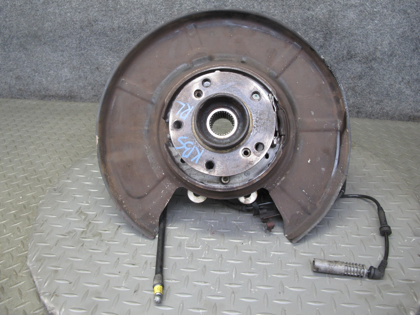 2006-2007 BMW E63 E64 M6 Rear Left Spindle Knuckle Wheel Hub Bearing