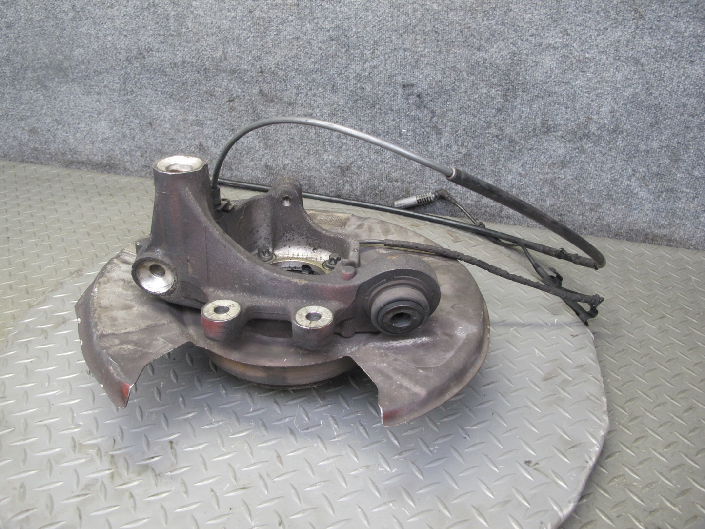 2006-2007 BMW E63 E64 M6 Rear Left Spindle Knuckle Wheel Hub Bearing