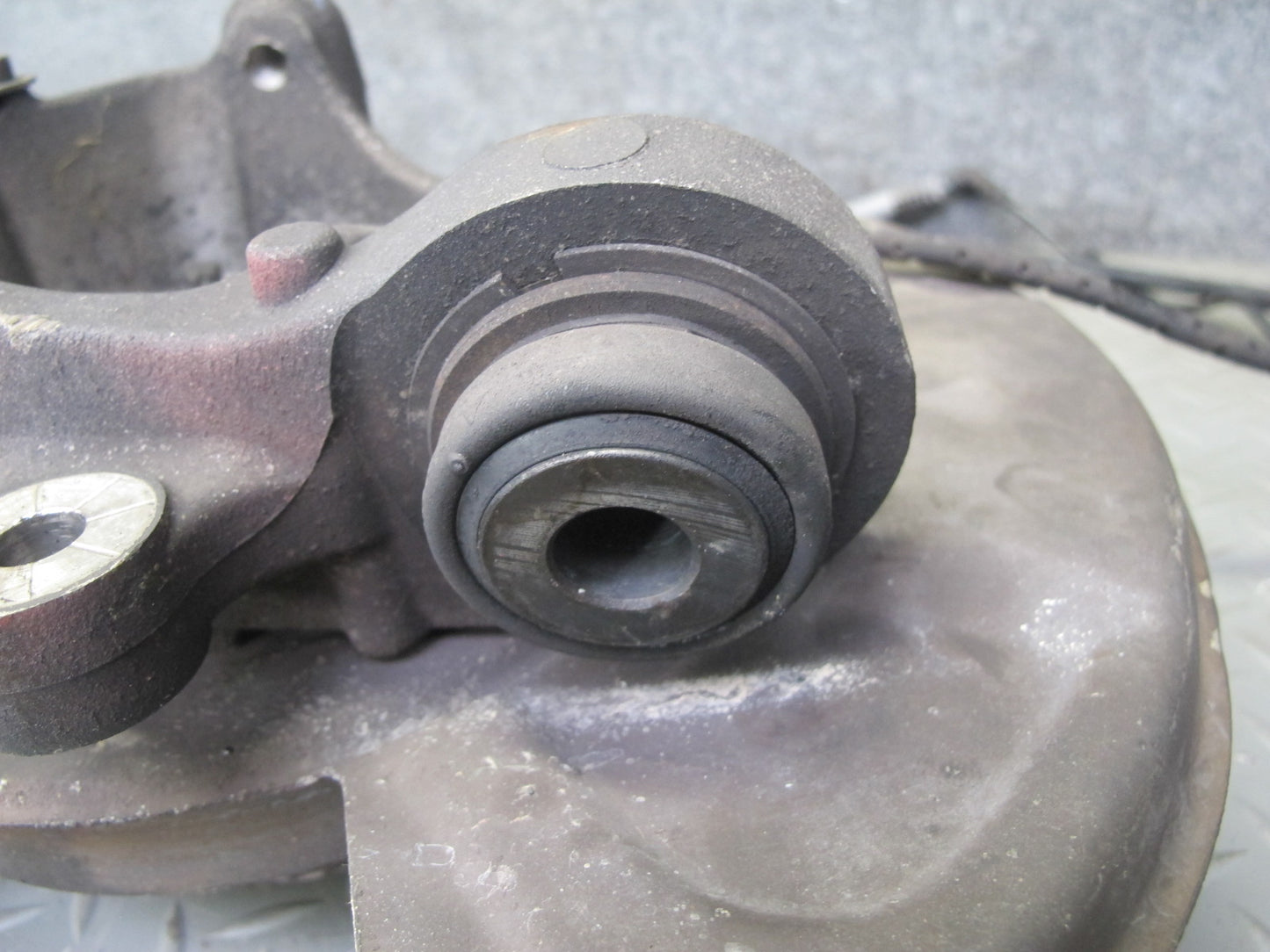 2006-2007 BMW E63 E64 M6 Rear Left Spindle Knuckle Wheel Hub Bearing