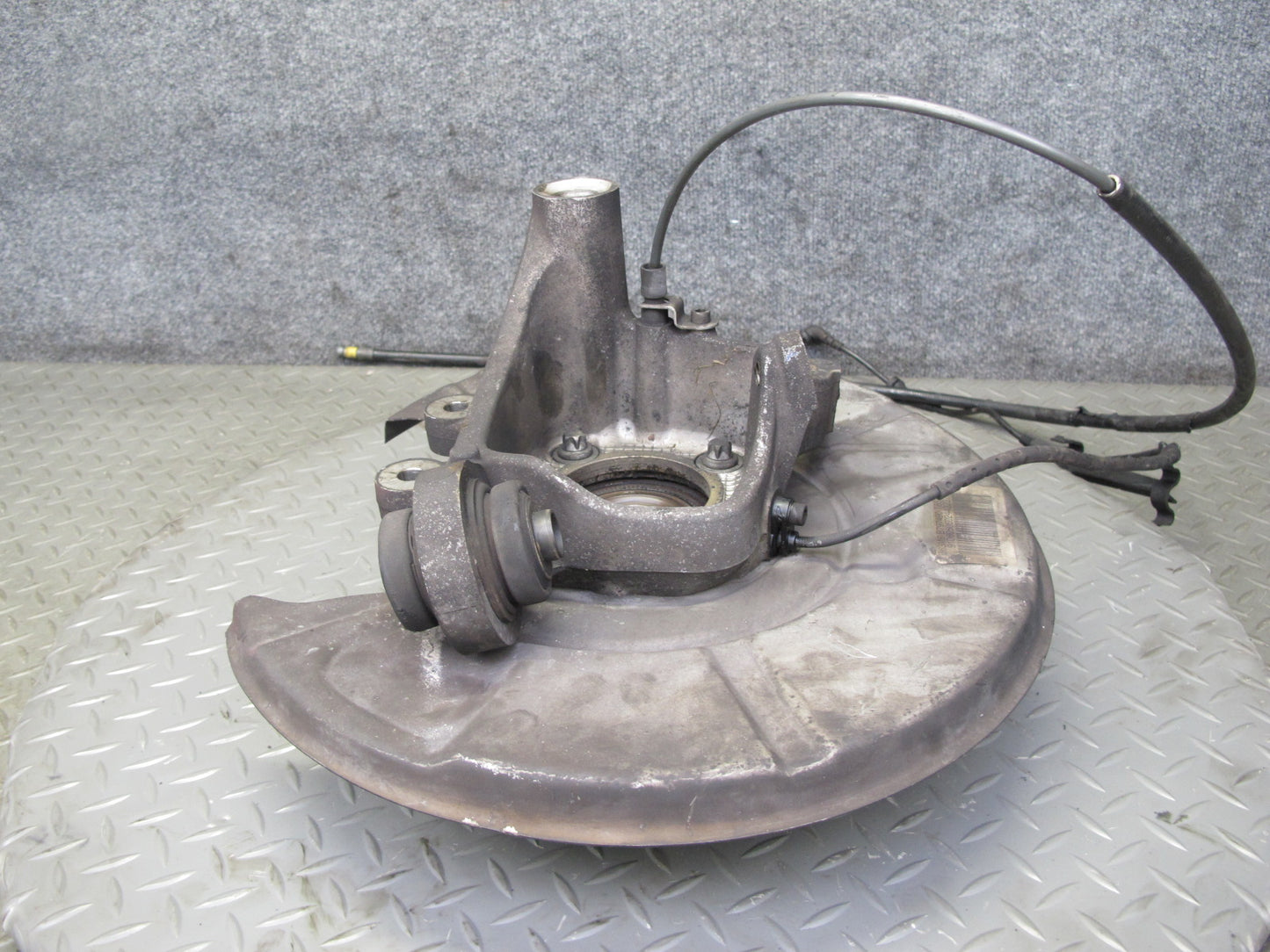 2006-2007 BMW E63 E64 M6 Rear Left Spindle Knuckle Wheel Hub Bearing