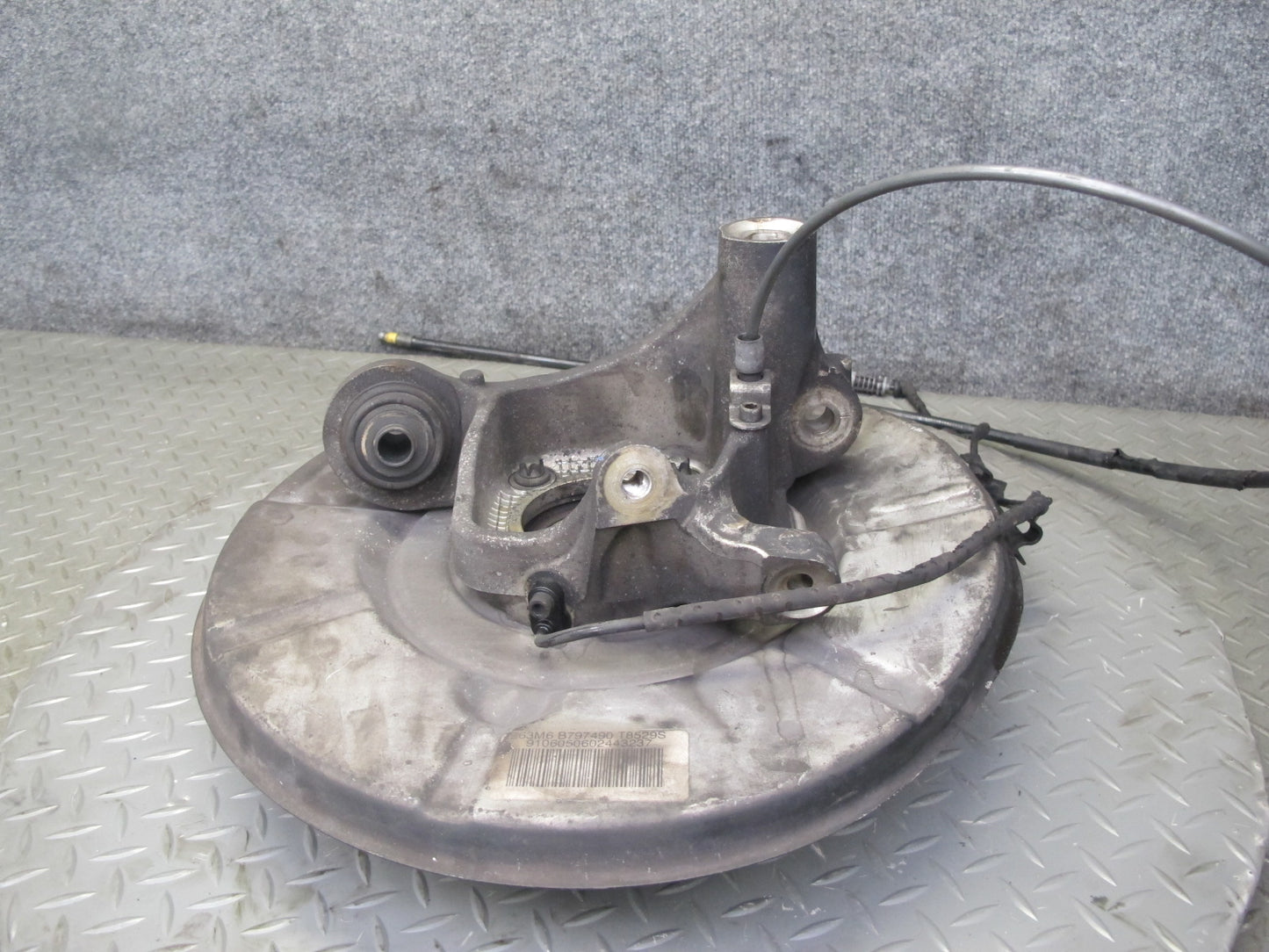 2006-2007 BMW E63 E64 M6 Rear Left Spindle Knuckle Wheel Hub Bearing