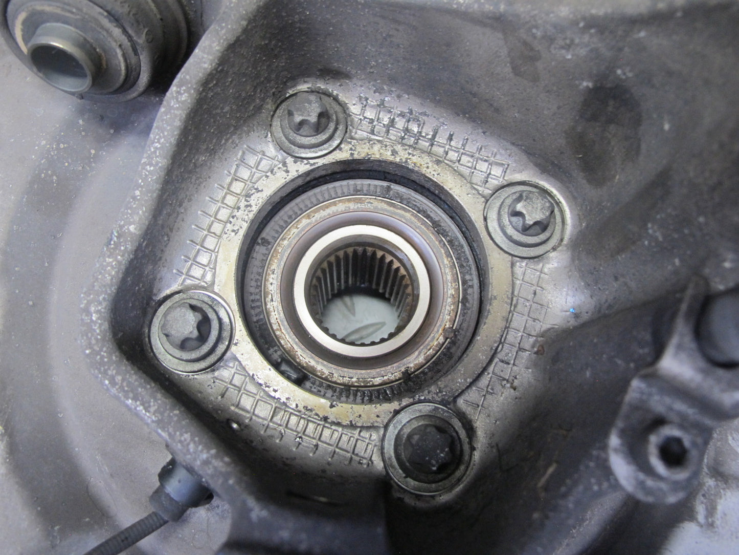 2006-2007 BMW E63 E64 M6 Rear Left Spindle Knuckle Wheel Hub Bearing