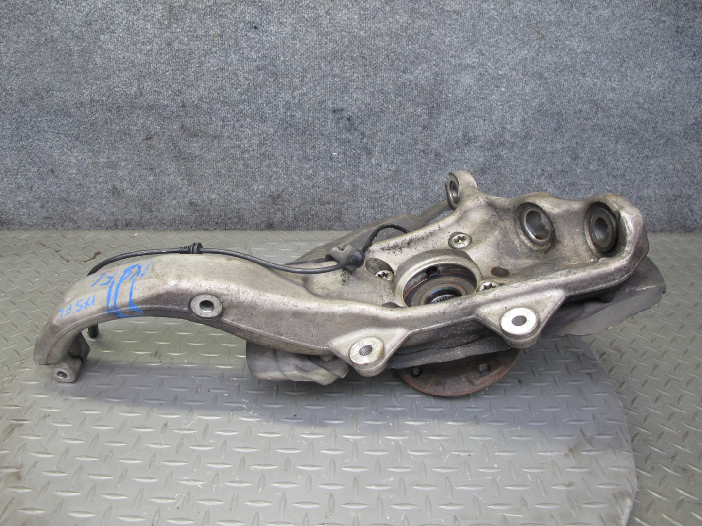 2008-2014 BMW E71 E72 X6 AWD Front Left Spindle Knuckle Wheel Hub Bearing