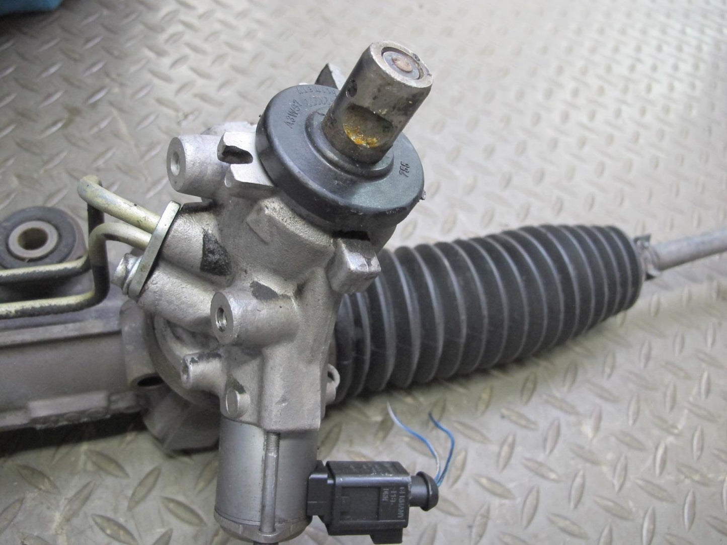 2003-2006 Porsche Cayenne 955 Power Steering Rack & Pinion 7L5422055BK