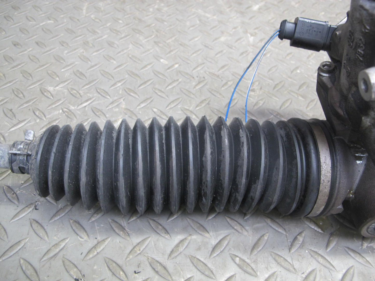2003-2006 Porsche Cayenne 955 Power Steering Rack & Pinion 7L5422055BK