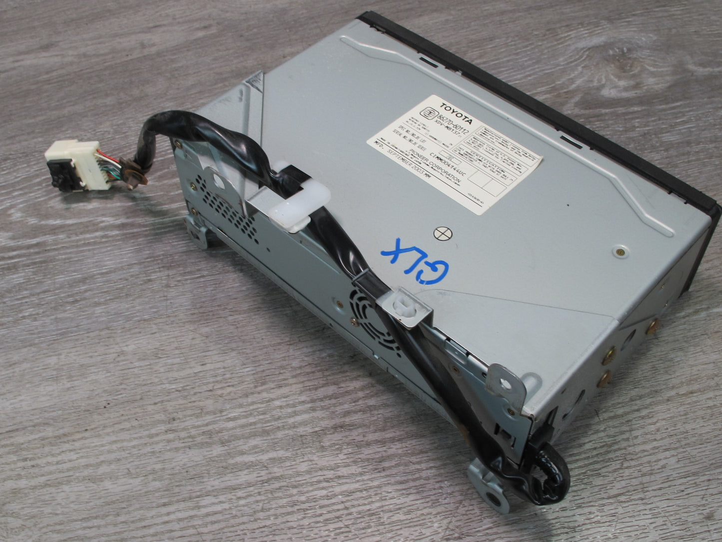 2004 Lexus UZJ100L LX470 Multi-disc CD Changer Audio Player 86270-60112