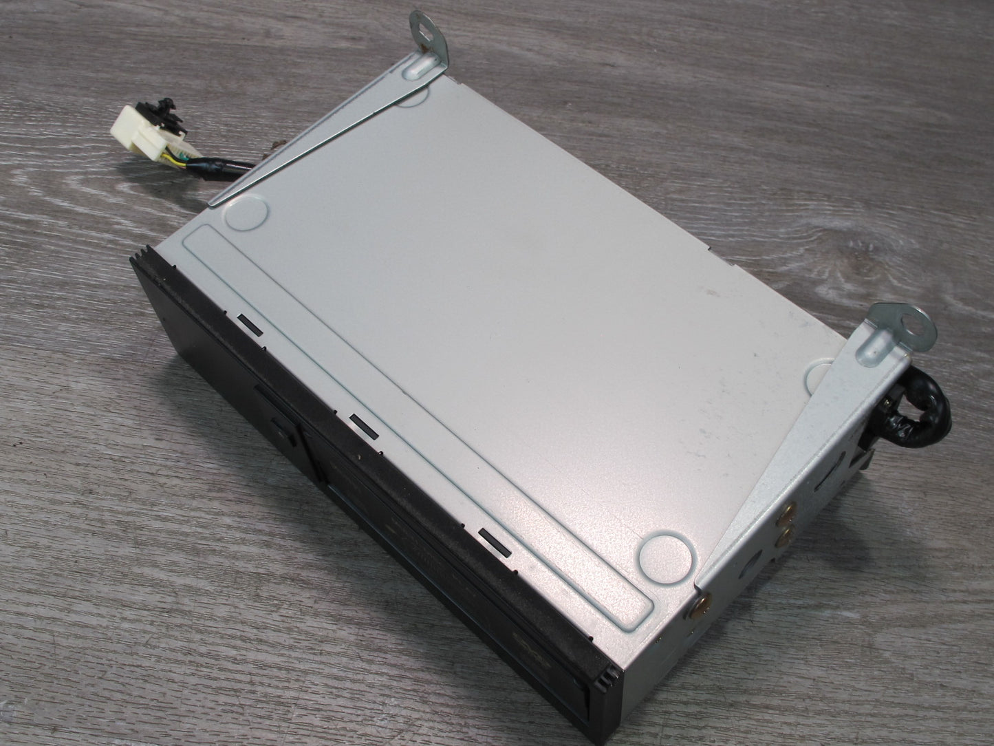 2004 Lexus UZJ100L LX470 Multi-disc CD Changer Audio Player 86270-60112