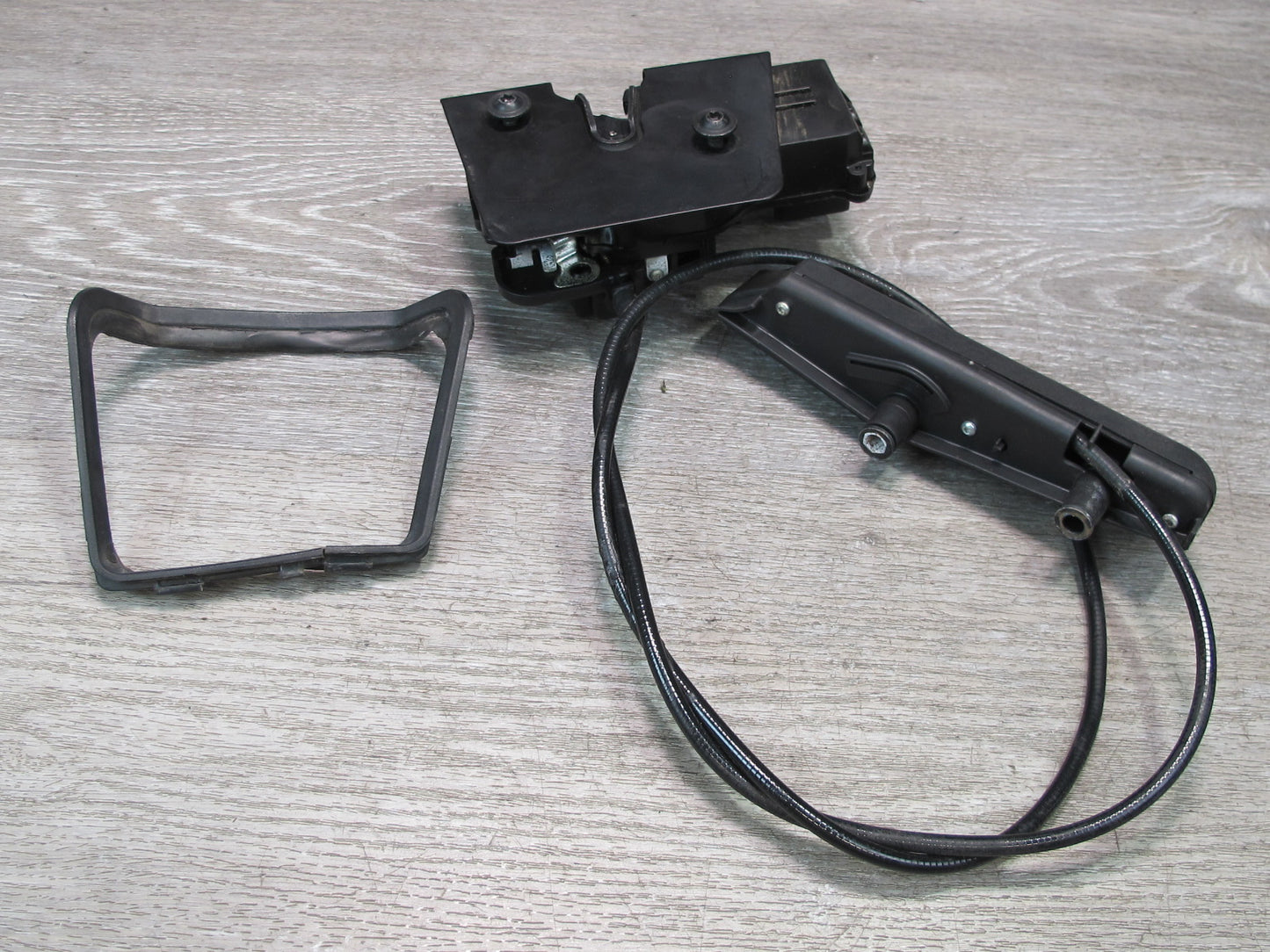 2004-2009 Cadillac XLR Right Passenger Side Door Lock Latch W/ Handle & Cable