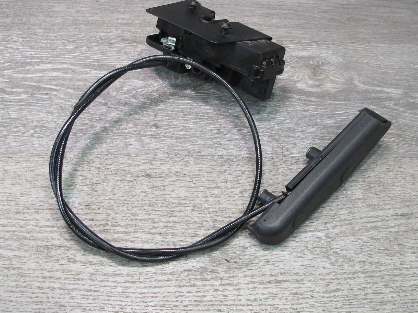 2004-2009 Cadillac XLR Right Passenger Side Door Lock Latch W/ Handle & Cable