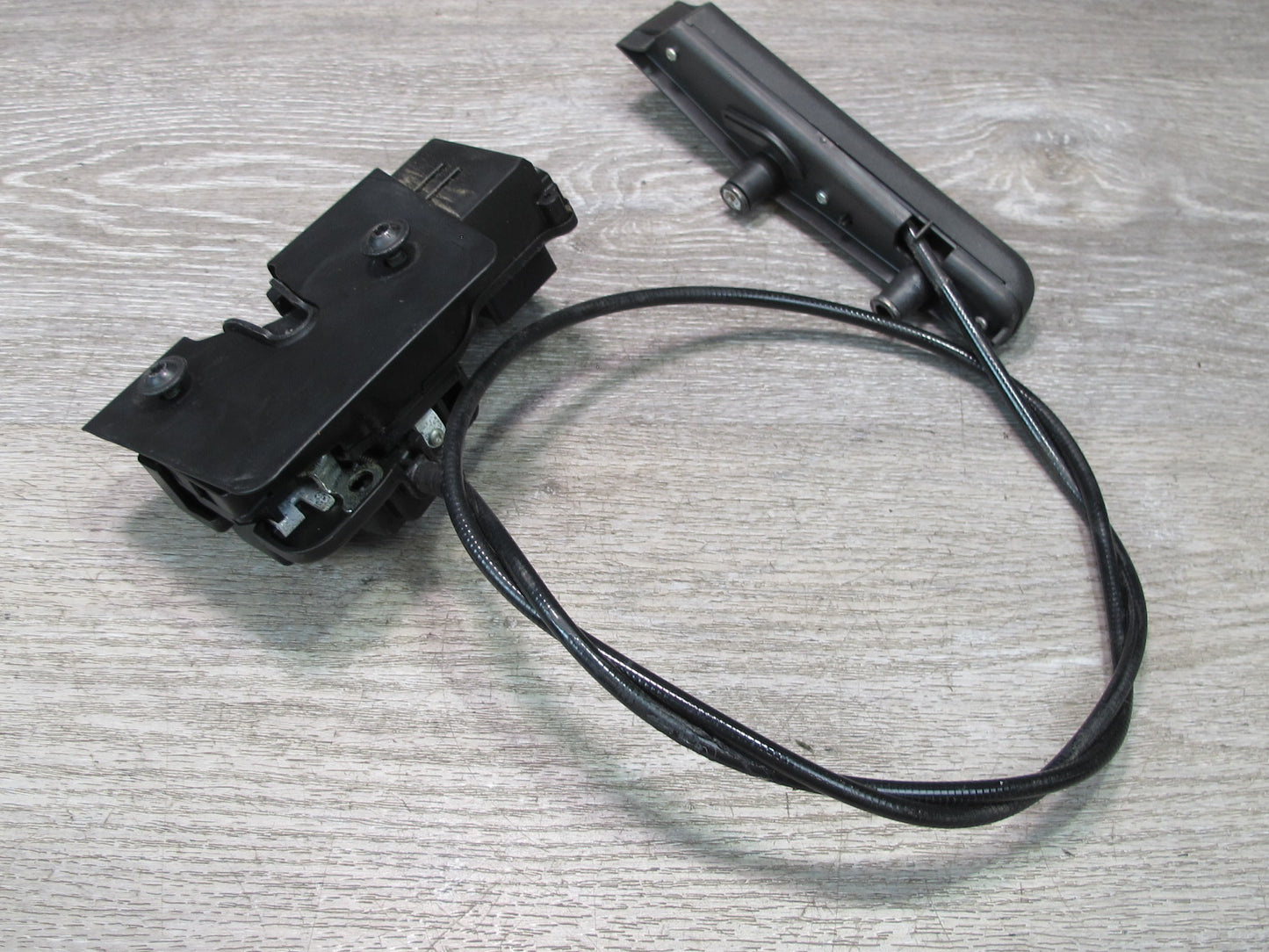 2004-2009 Cadillac XLR Right Passenger Side Door Lock Latch W/ Handle & Cable
