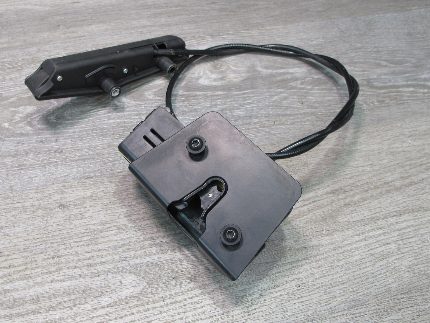 2004-2009 Cadillac XLR Right Passenger Side Door Lock Latch W/ Handle & Cable
