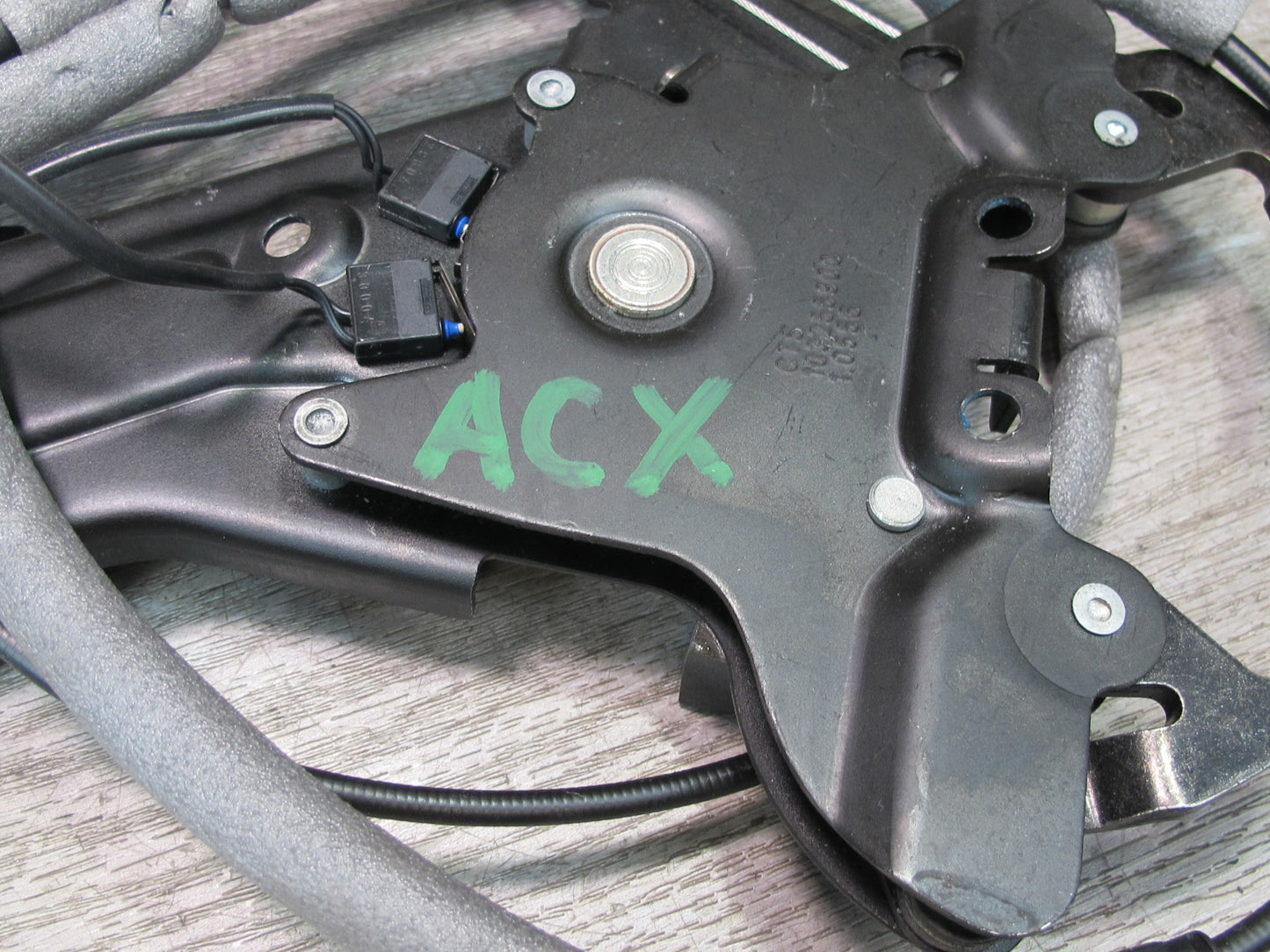 2004-2009 Cadillac XLR Convertible TOP Roof Center Lock Latch W/ Cable