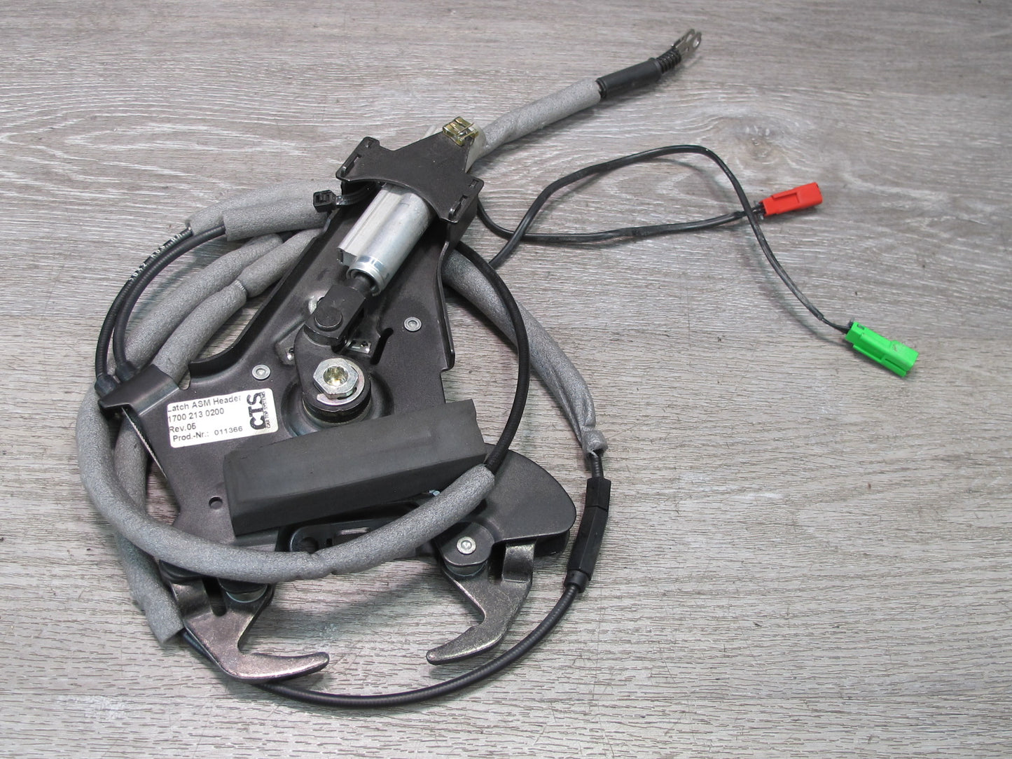 2004-2009 Cadillac XLR Convertible TOP Roof Center Lock Latch W/ Cable