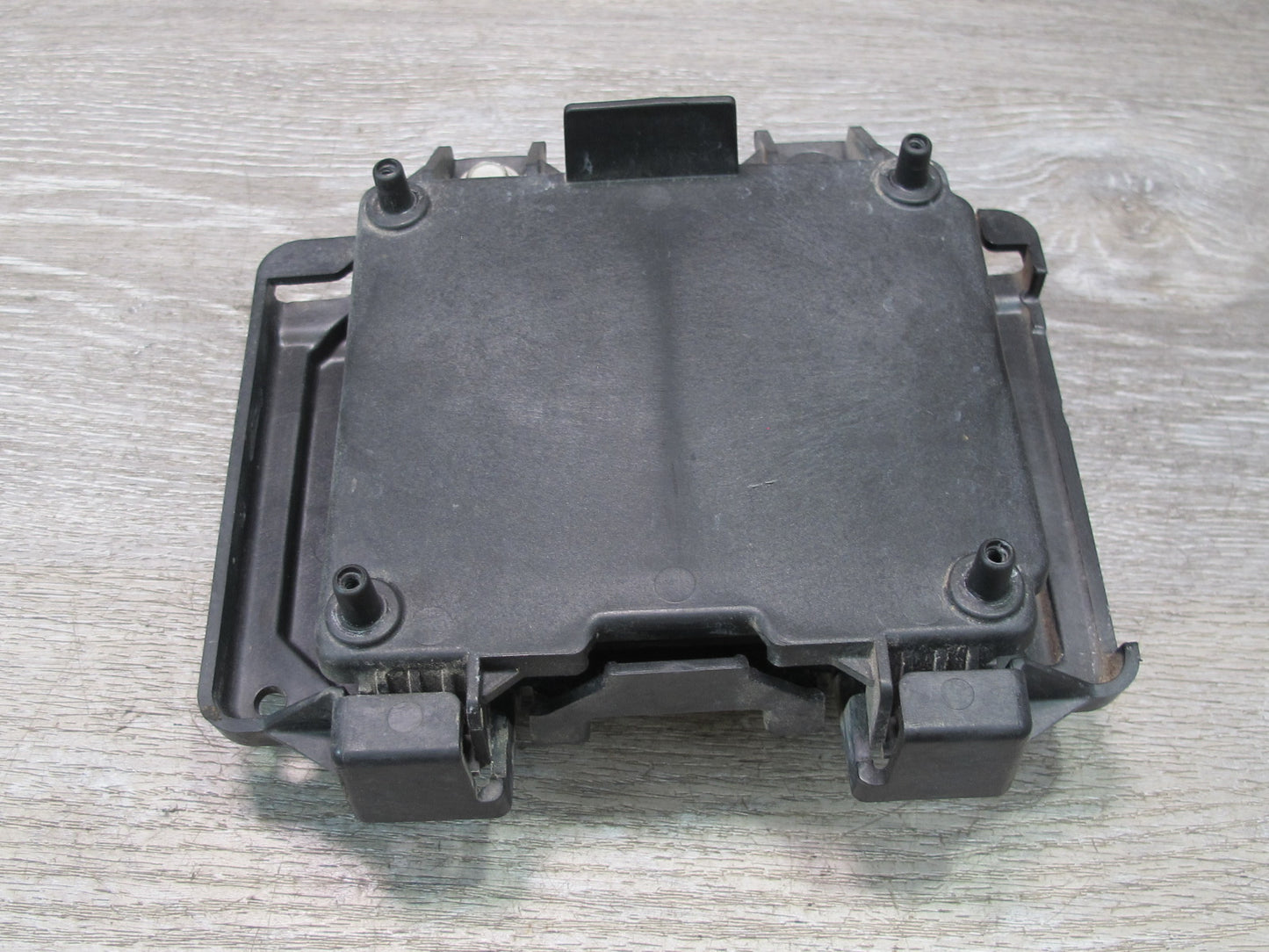 2006-2008 Cadillac XLR Suspension Control Module Unit Bracket Panel