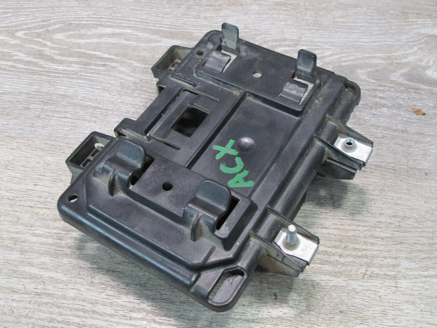 2006-2008 Cadillac XLR Suspension Control Module Unit Bracket Panel