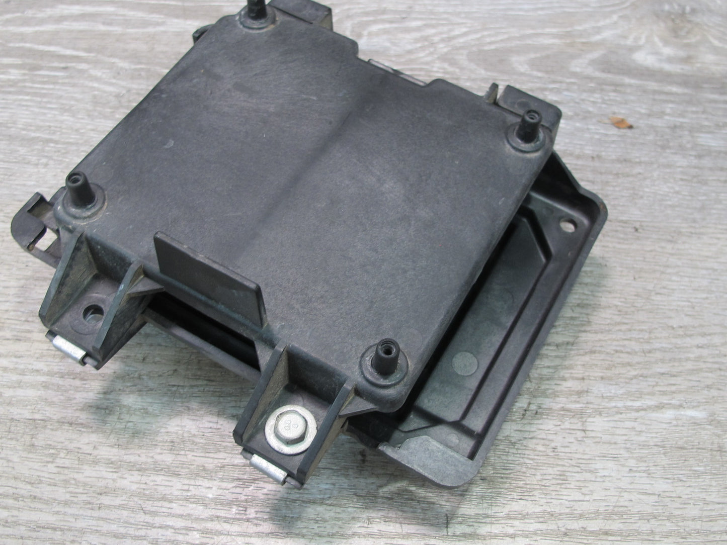 2006-2008 Cadillac XLR Suspension Control Module Unit Bracket Panel